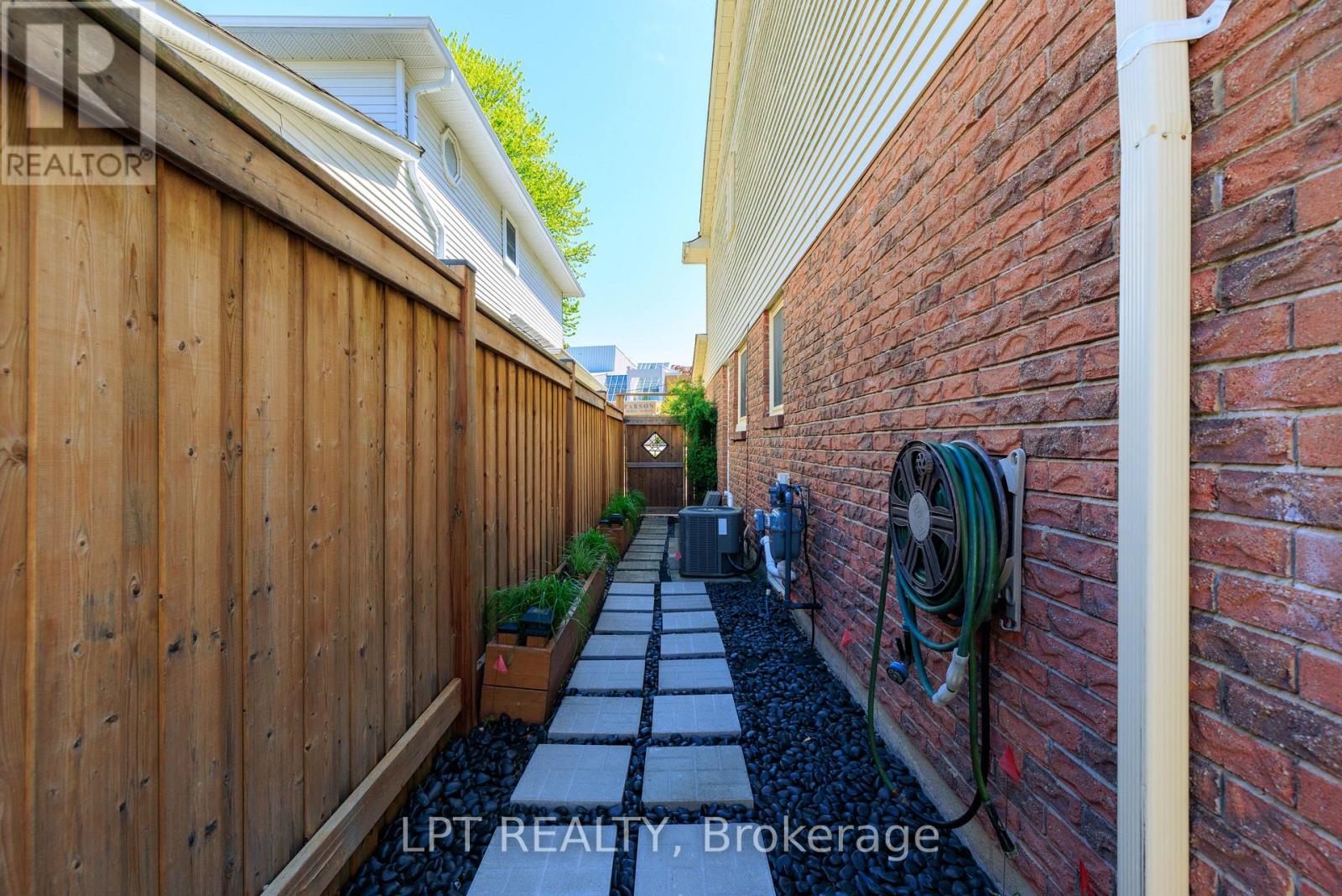6 Odin Crescent, Aurora, Ontario  L4G 3T4 - Photo 35 - N13449266