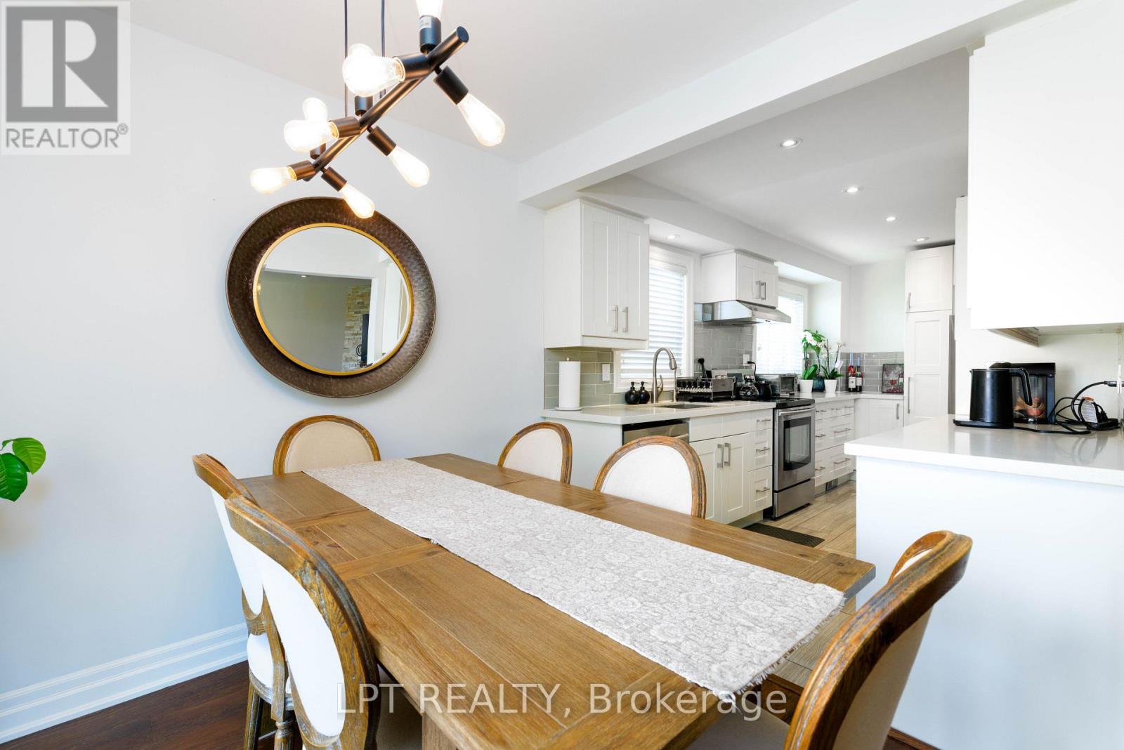 6 Odin Crescent, Aurora, Ontario  L4G 3T4 - Photo 8 - N13449266