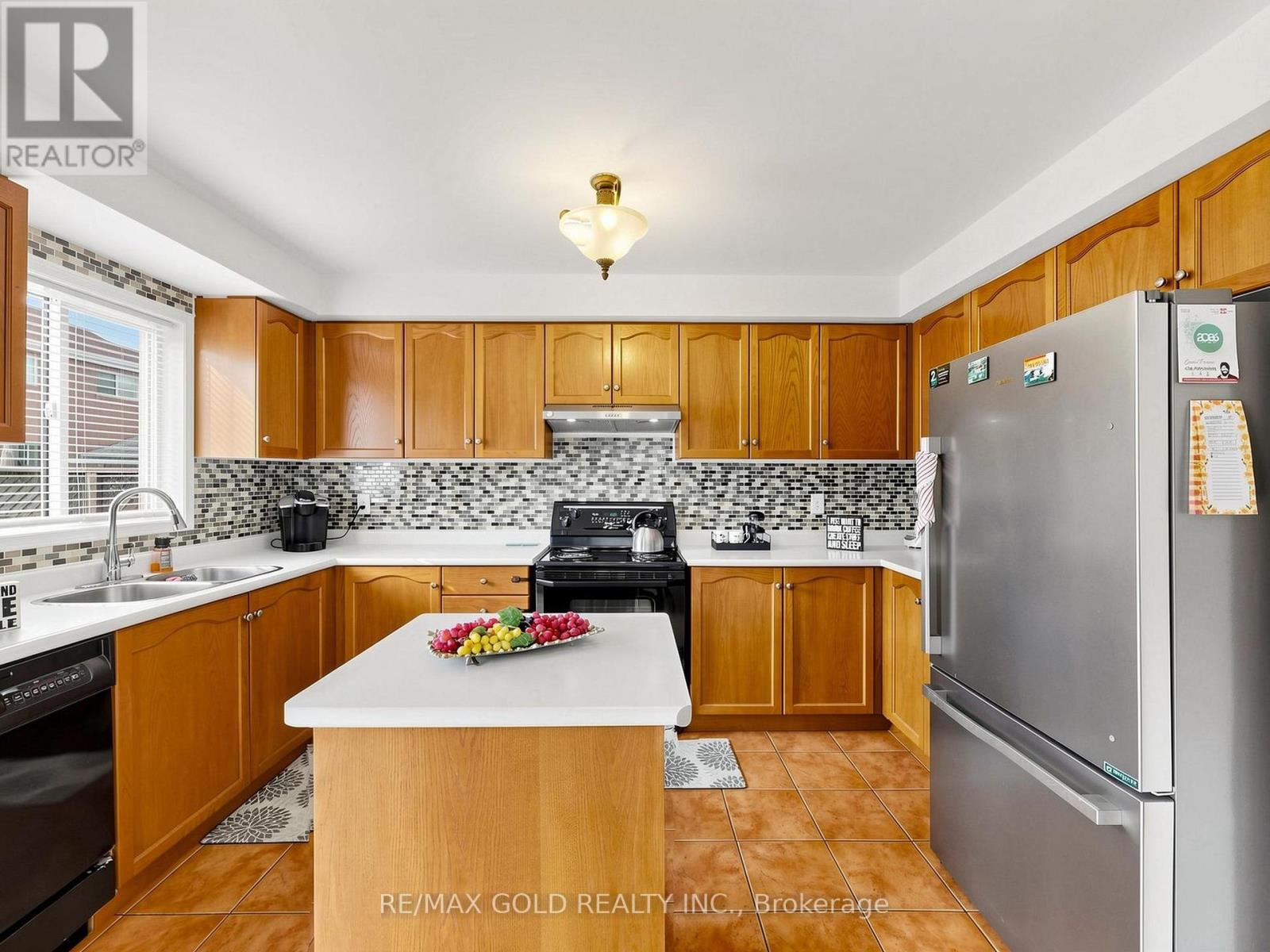 110 Tiller Trail, Brampton, Ontario  L6X 4S8 - Photo 11 - W13449312