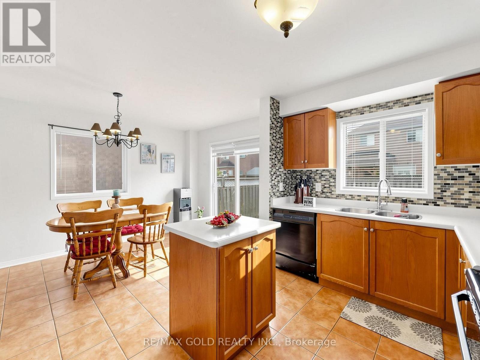 110 Tiller Trail, Brampton, Ontario  L6X 4S8 - Photo 15 - W13449312