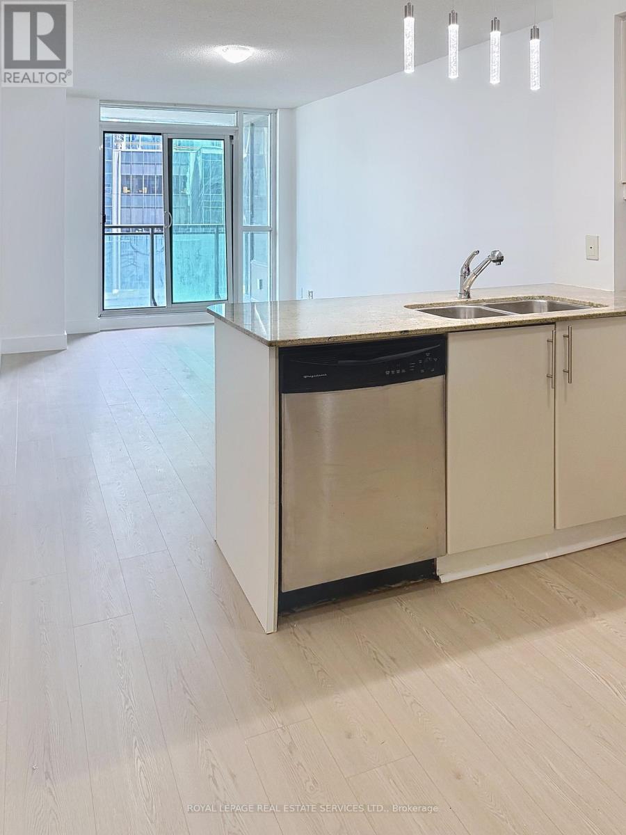 1204 - 18 Harbour Street, Toronto, Ontario  M5J 2Z6 - Photo 10 - C13445494