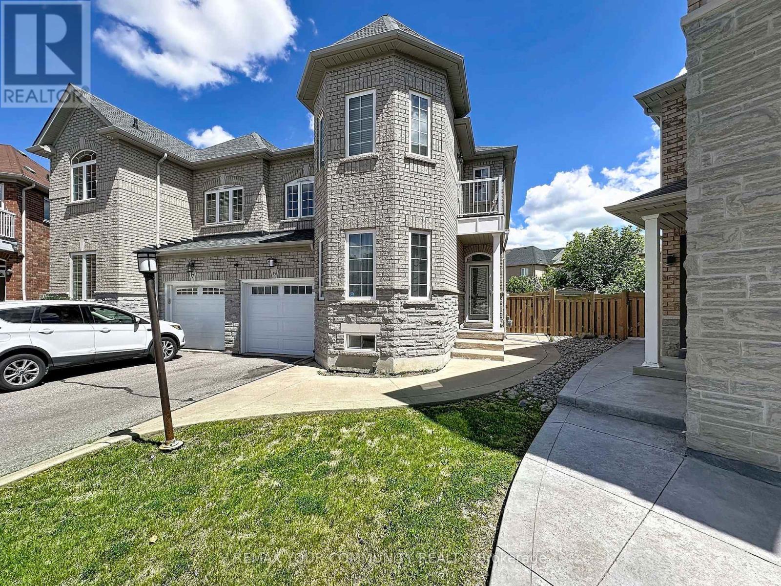 15 Bellefontaine Court, Vaughan, Ontario  L6A 4A7 - Photo 2 - N13441724