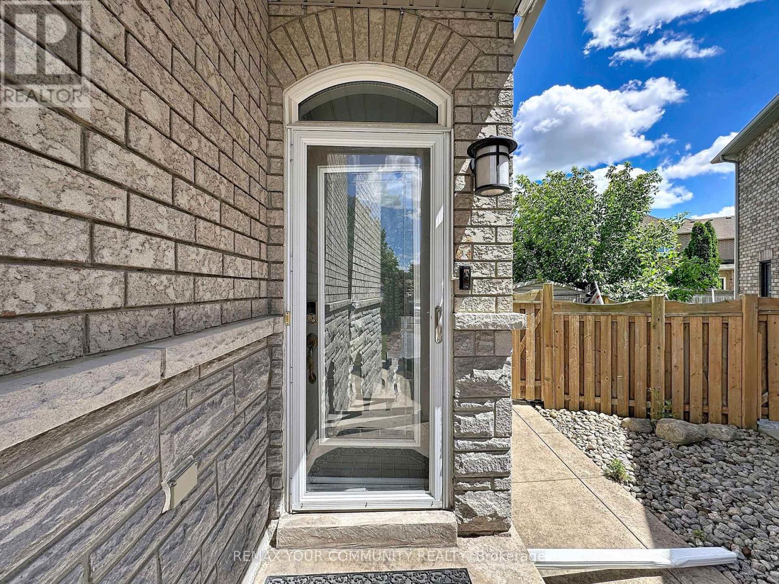 15 Bellefontaine Court, Vaughan, Ontario  L6A 4A7 - Photo 4 - N13441724