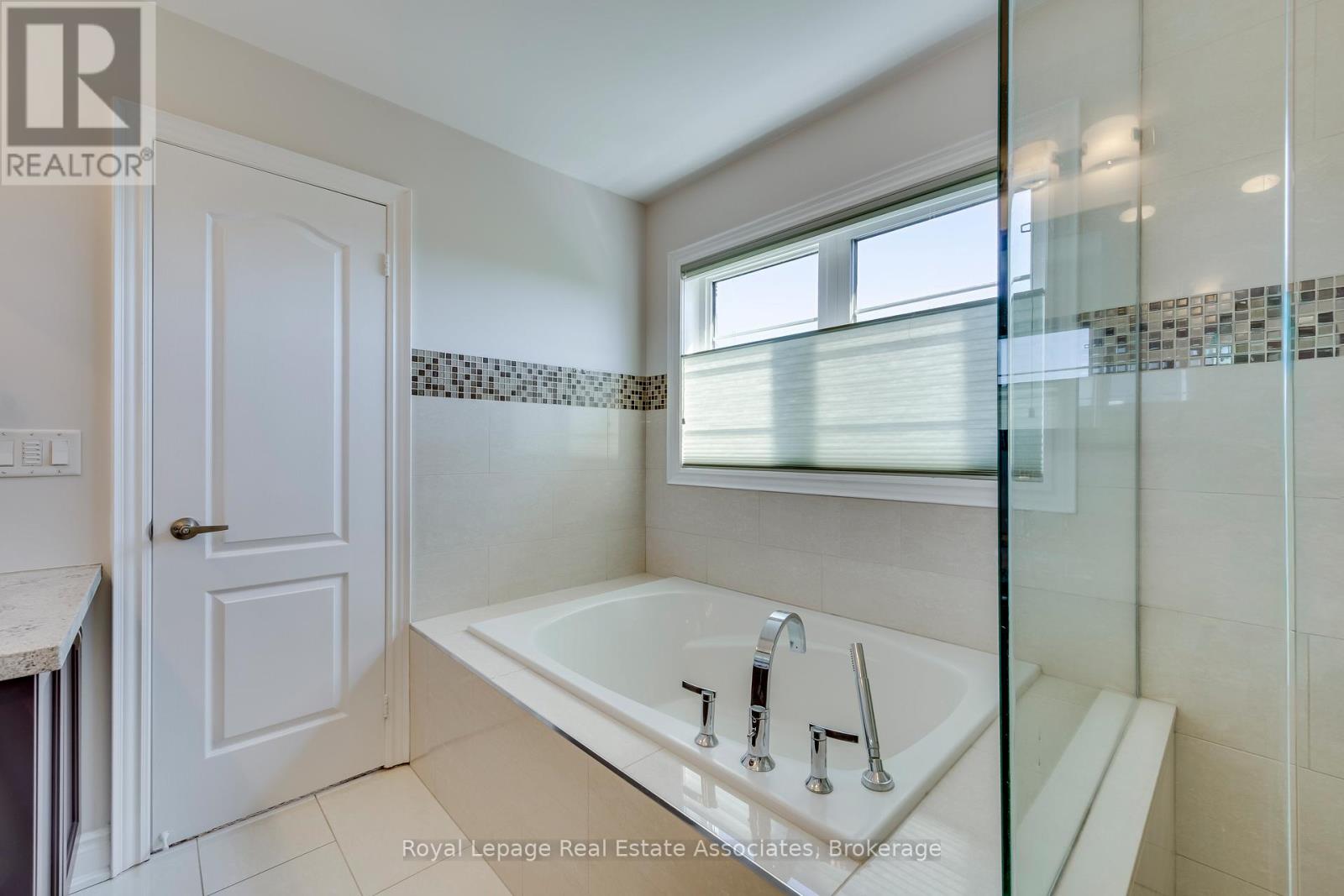 5453 Bestview Way, Mississauga, Ontario  L5M 0B1 - Photo 19 - W13229706