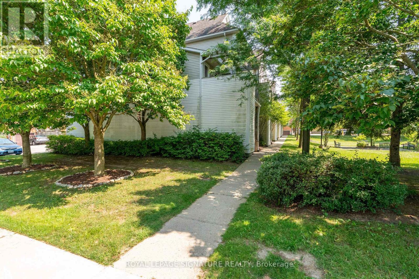 55 - 461 Beechwood Place, Waterloo, Ontario  N2T 2N8 - Photo 4 - X12976350