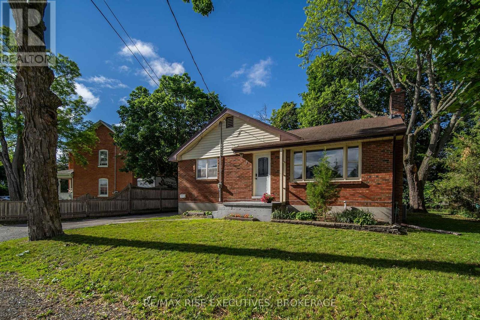 7 Benjamin Street, Belleville, Ontario  K8P 1P6 - Photo 2 - X13439130