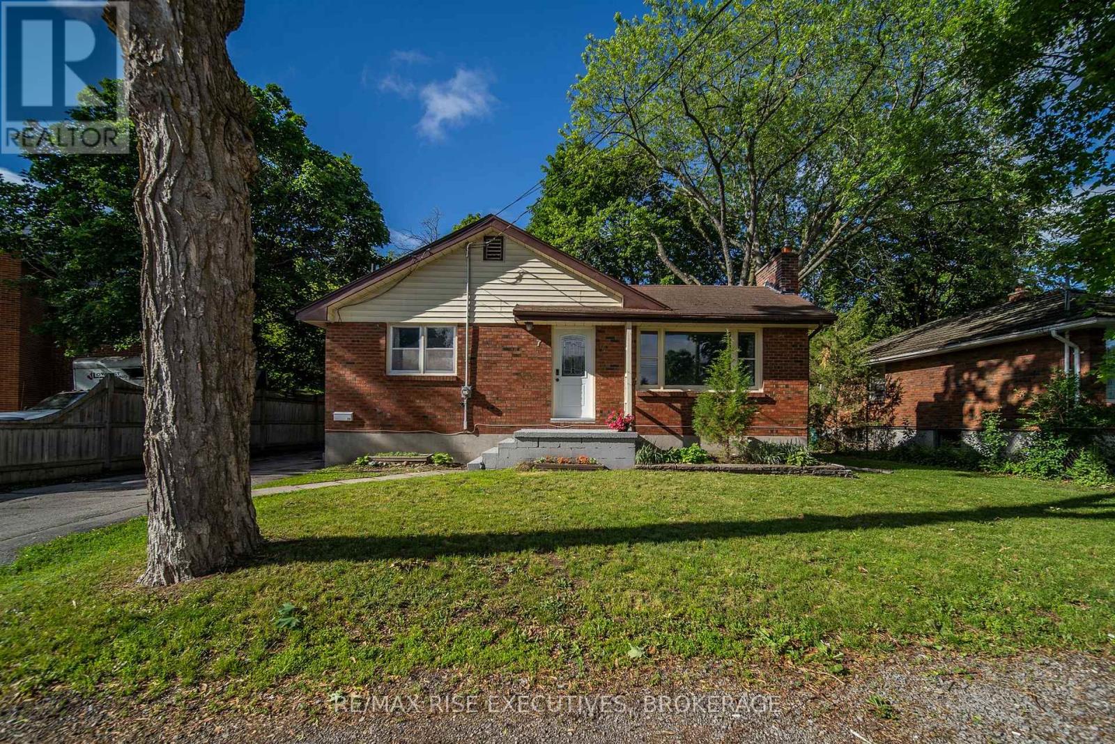 7 Benjamin Street, Belleville, Ontario  K8P 1P6 - Photo 3 - X13439130