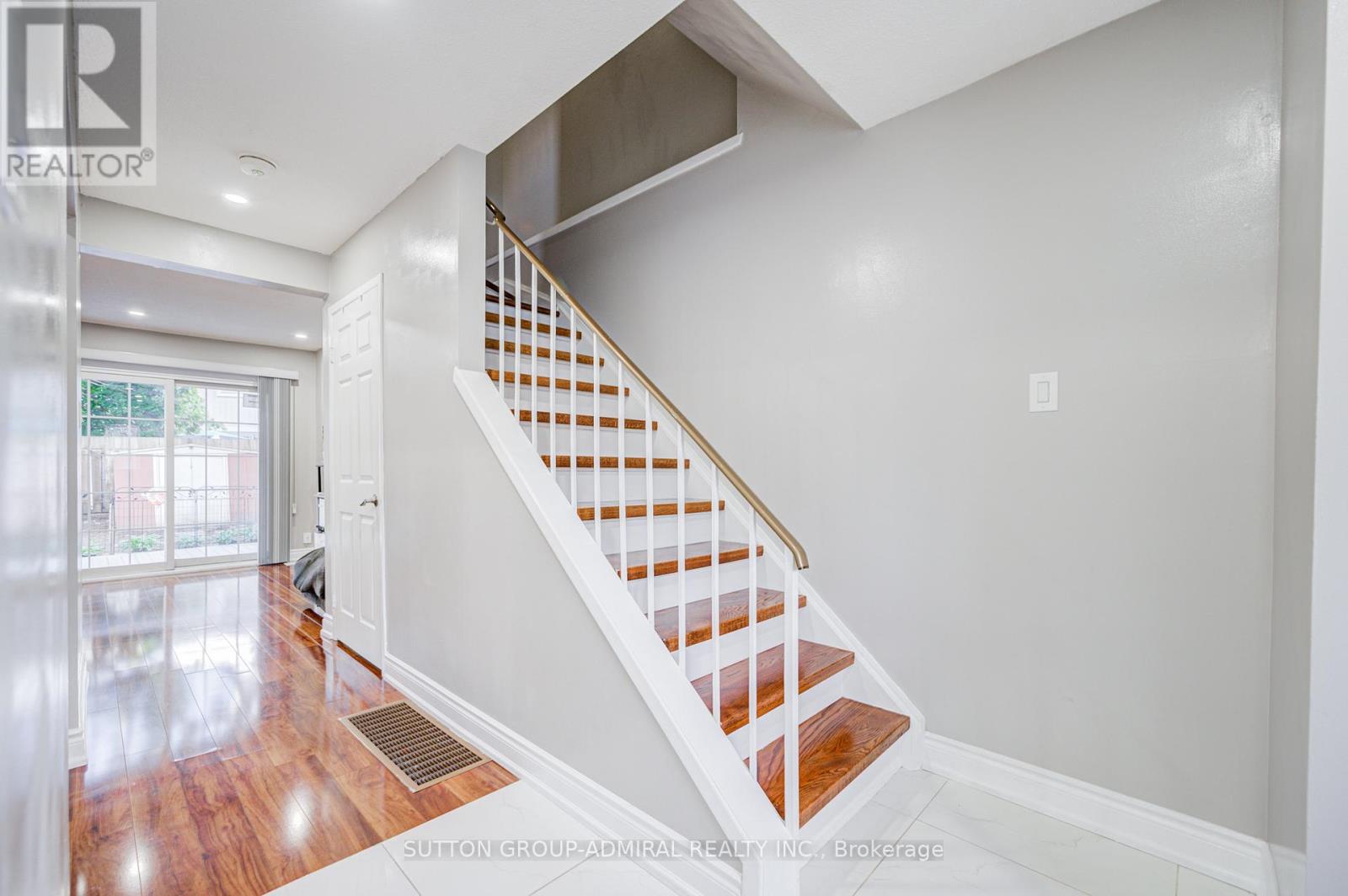 4 Hilda Court, Brampton, Ontario  L6S 2C1 - Photo 9 - W13447314