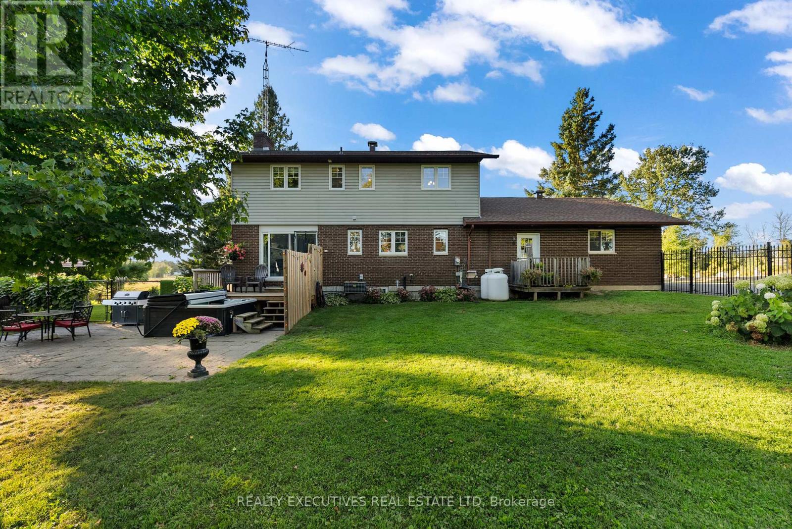 28 Anglican Church Road, Rideau Lakes, Ontario  K0G 1L0 - Photo 2 - X13449438