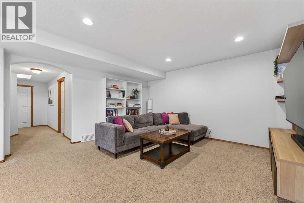 36 Somerside Bay Sw, Calgary, Alberta  T2Y 4K6 - Photo 34 - A2316515