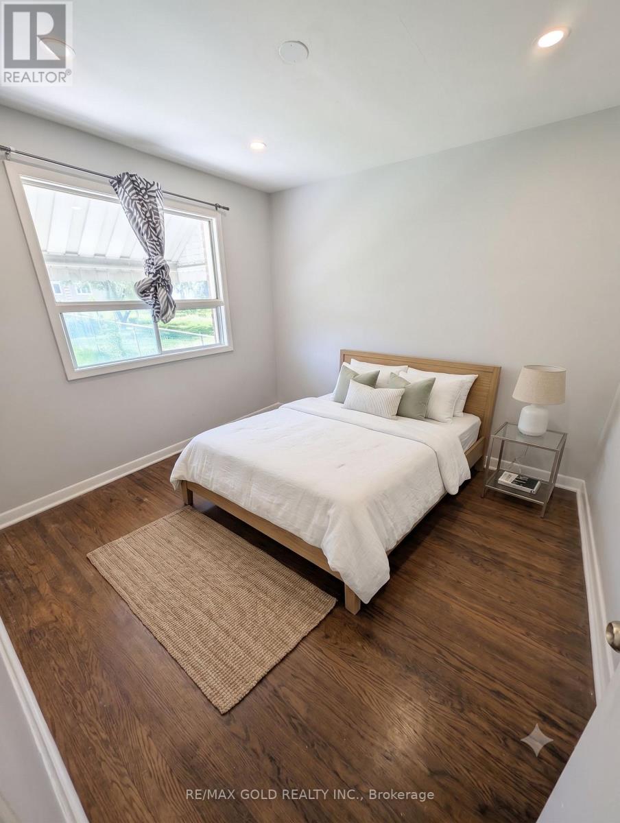 7084 Minotola Avenue, Mississauga, Ontario  L4T 2S8 - Photo 4 - W13154892
