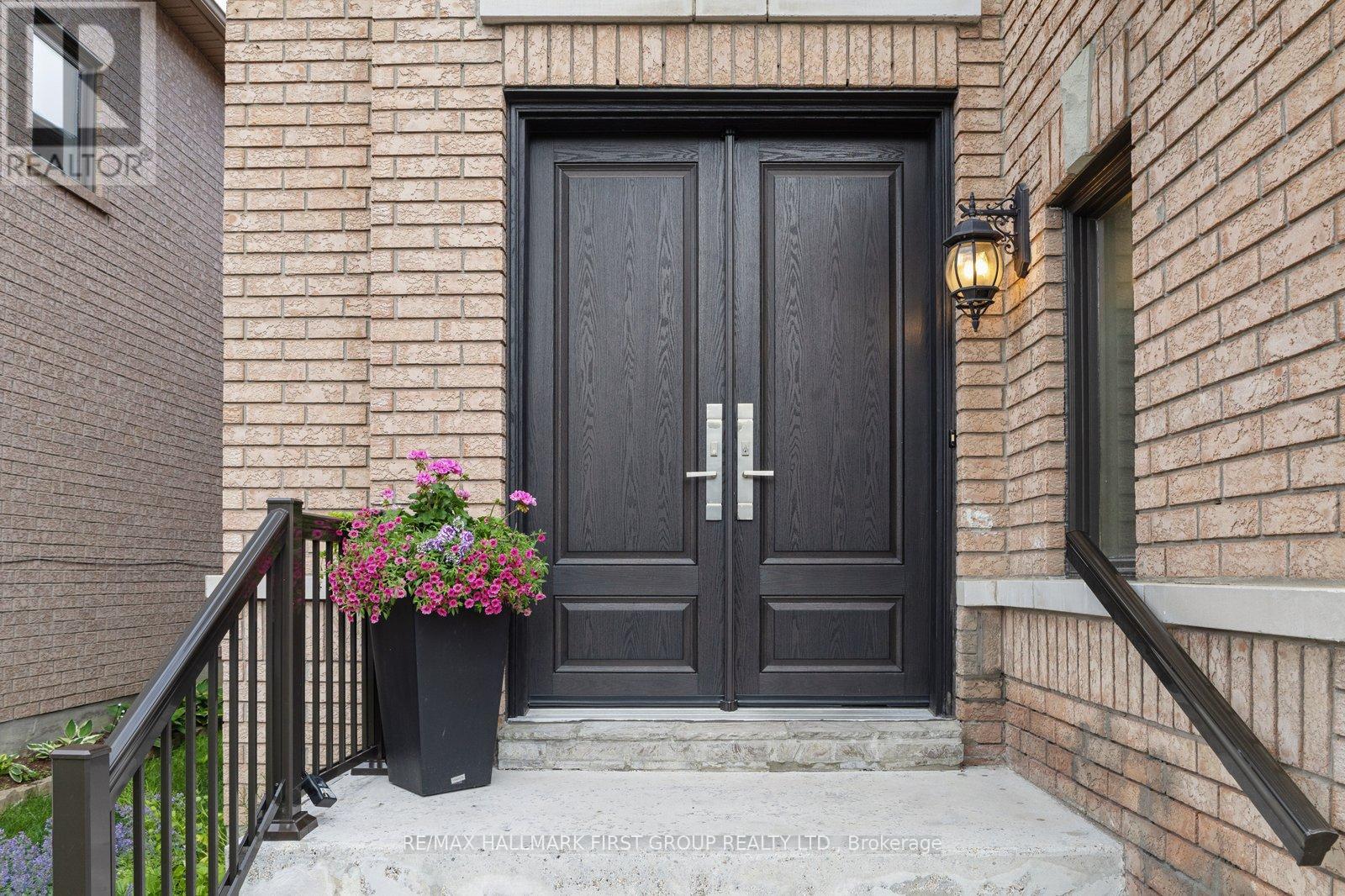 472 Summerpark Crescent, Pickering, Ontario  L1V 7A9 - Photo 2 - E13449426