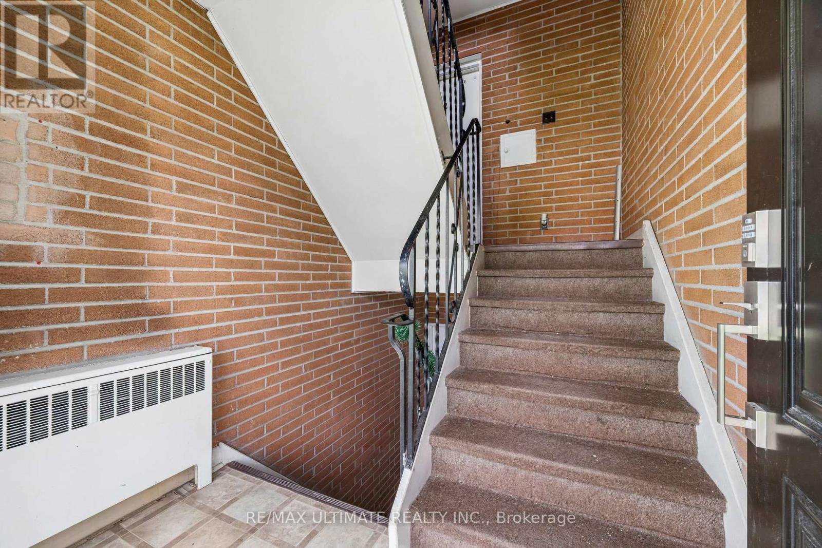 1056 Ravine Road, Oshawa, Ontario  L1H 4C8 - Photo 5 - E13449552