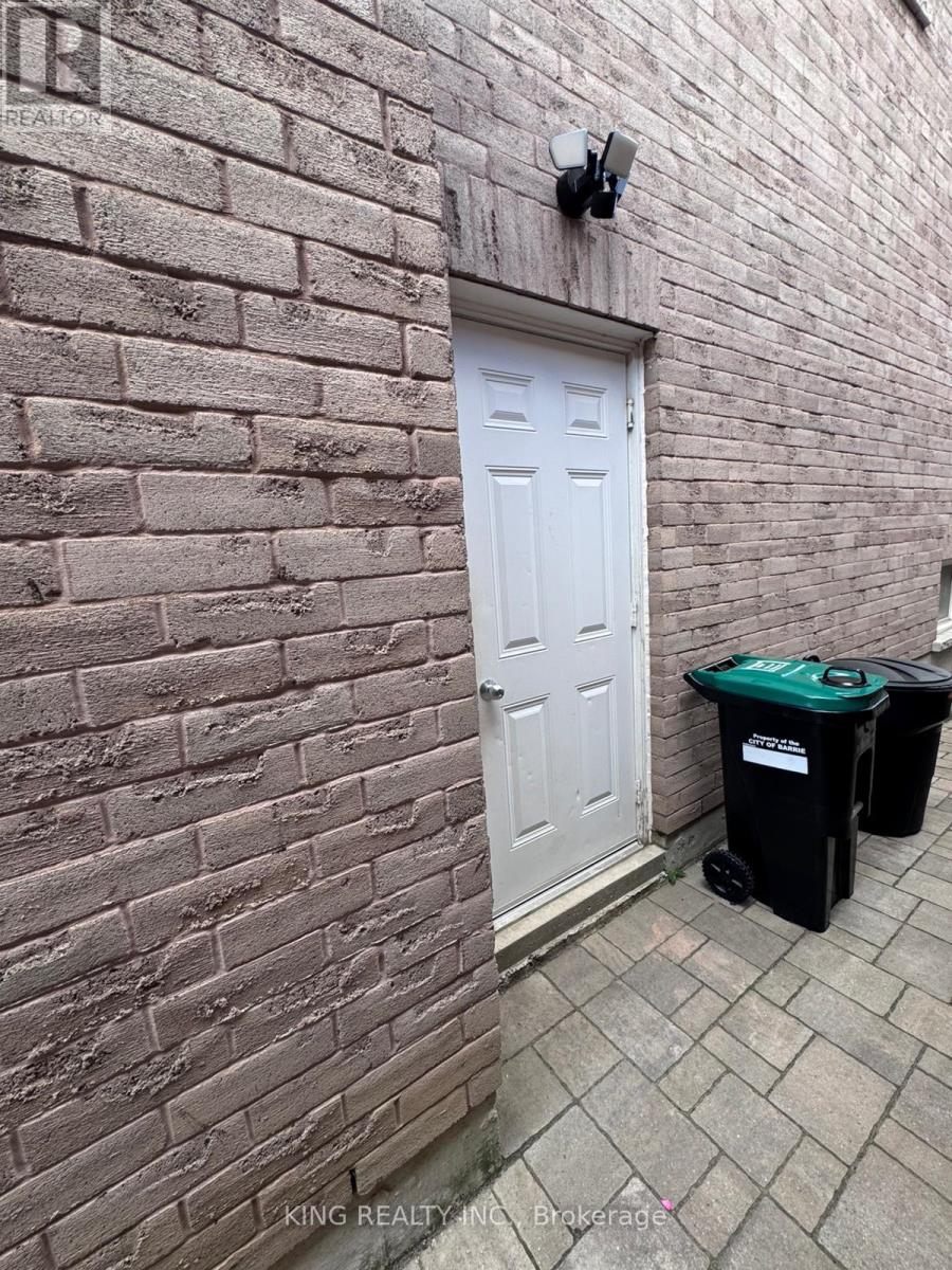 10 Humber Street E, Barrie, Ontario L4N 5S4 - Photo 2 - S13449514