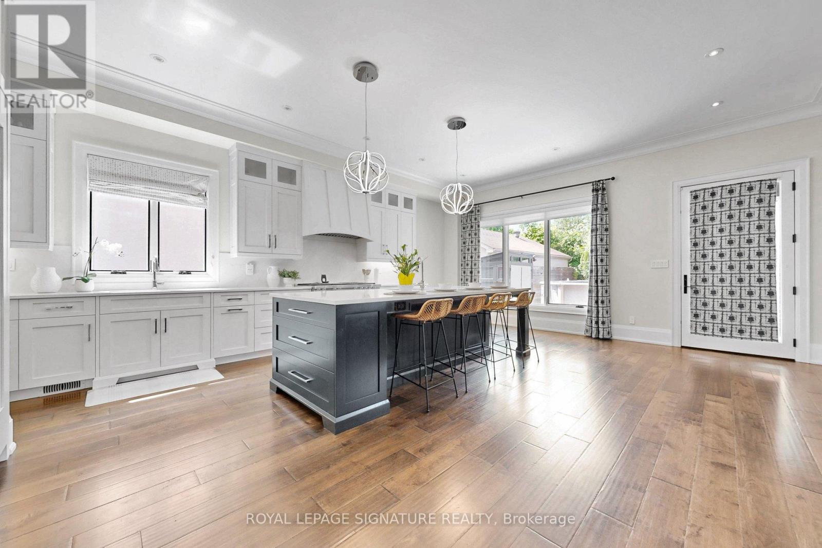 54 Lockheed Boulevard, Toronto, Ontario  M9P 2J1 - Photo 17 - W13449418