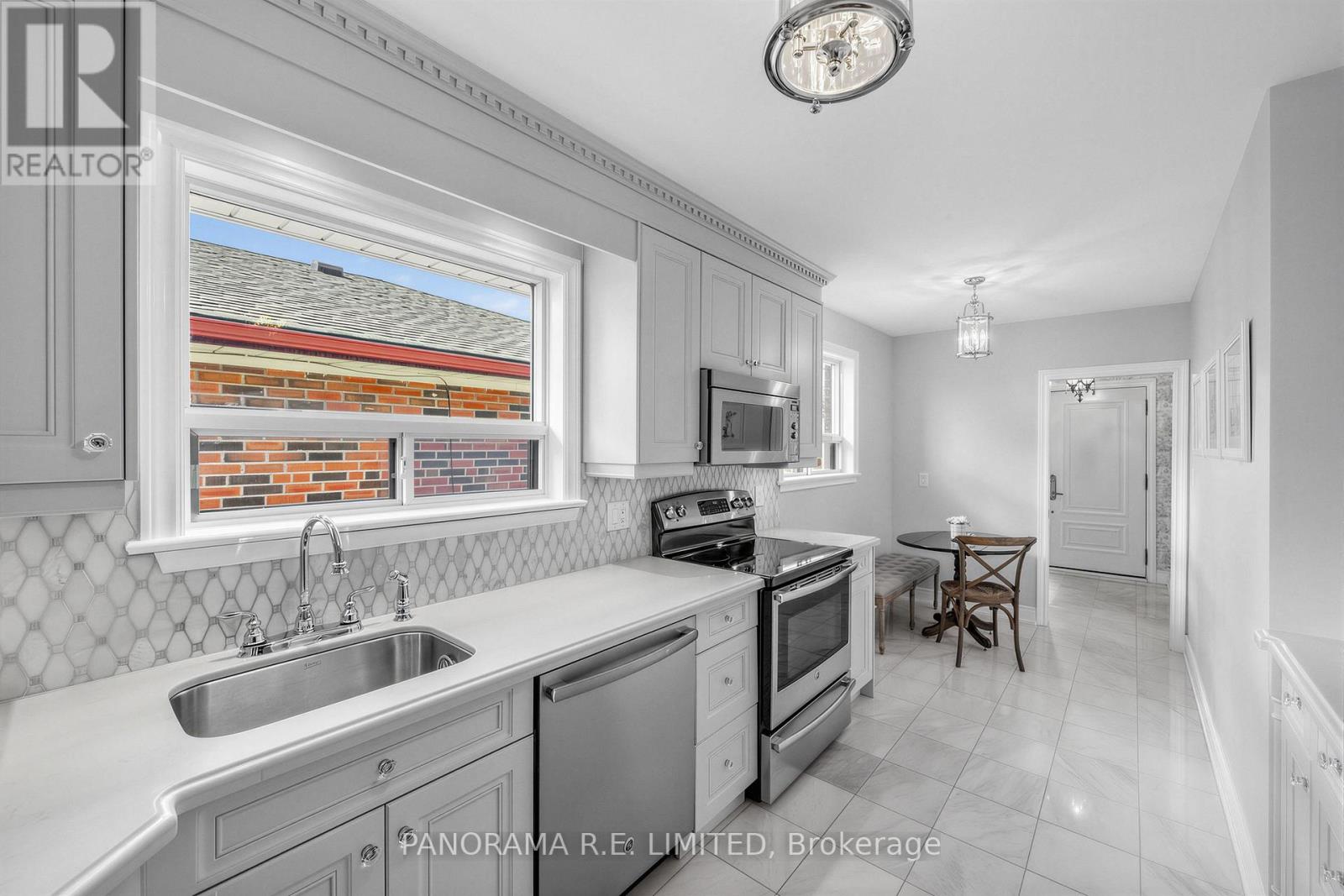 60 Norgrove Crescent, Toronto, Ontario  M9P 3C6 - Photo 12 - W13449512