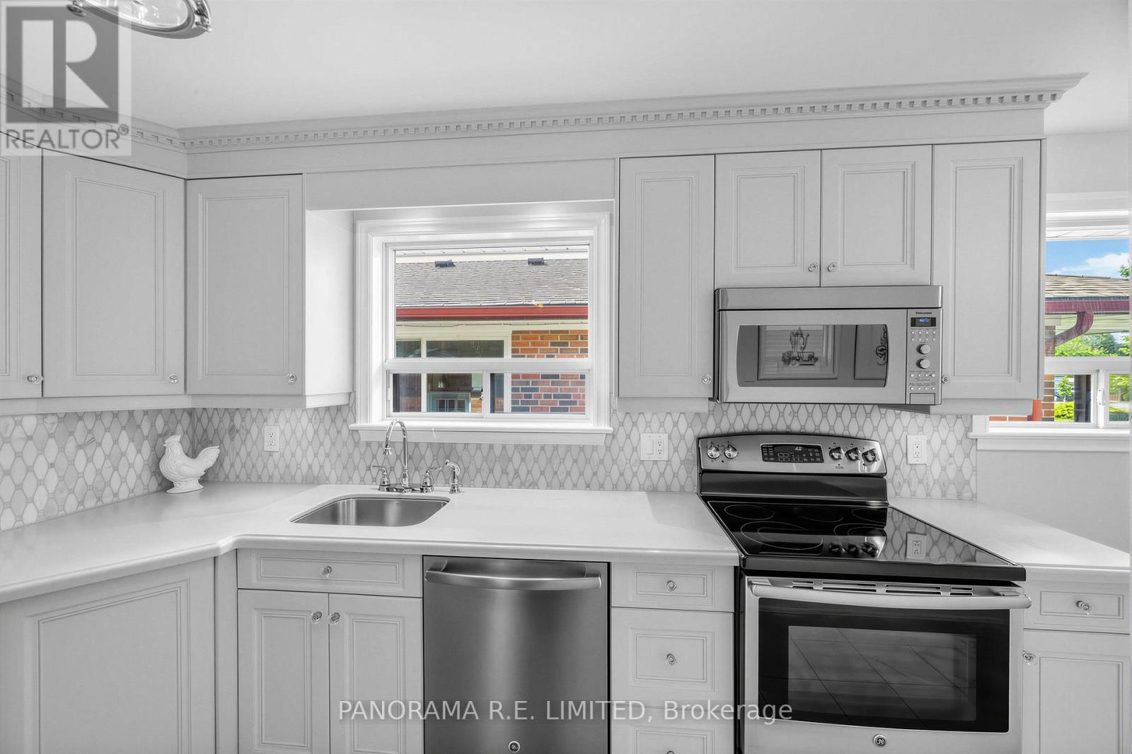 60 Norgrove Crescent, Toronto, Ontario  M9P 3C6 - Photo 14 - W13449512