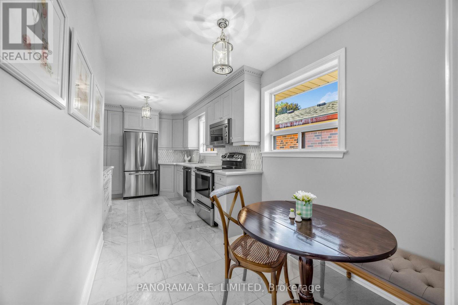 60 Norgrove Crescent, Toronto, Ontario  M9P 3C6 - Photo 17 - W13449512