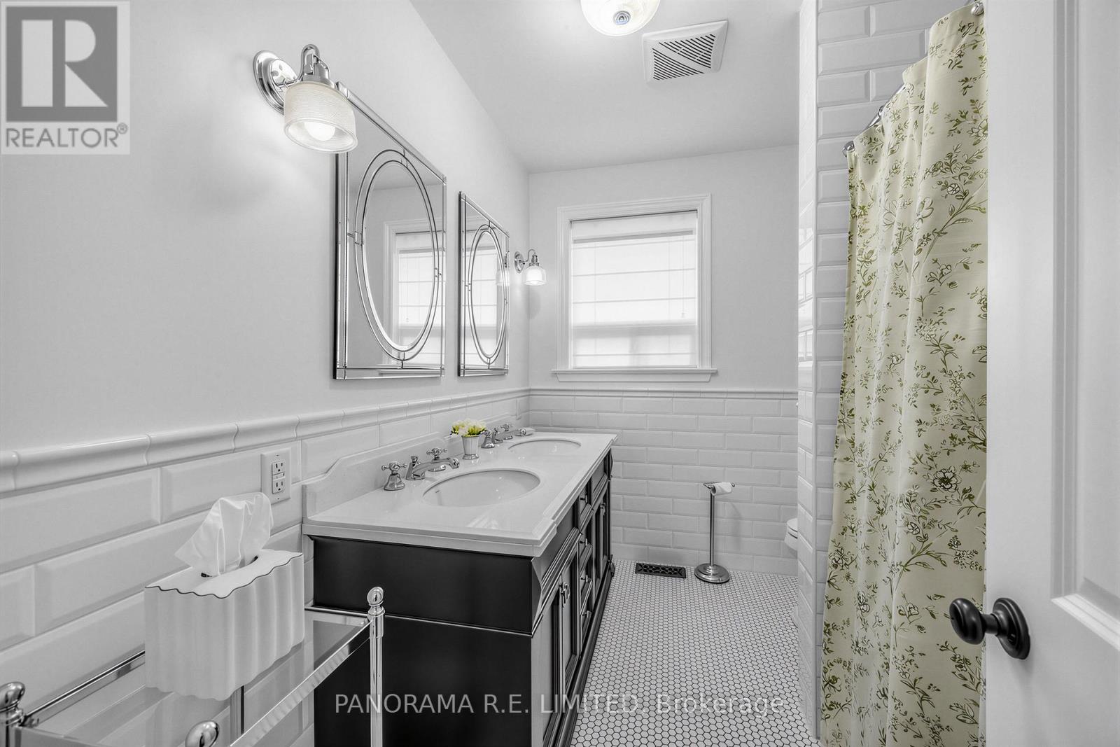 60 Norgrove Crescent, Toronto, Ontario  M9P 3C6 - Photo 22 - W13449512