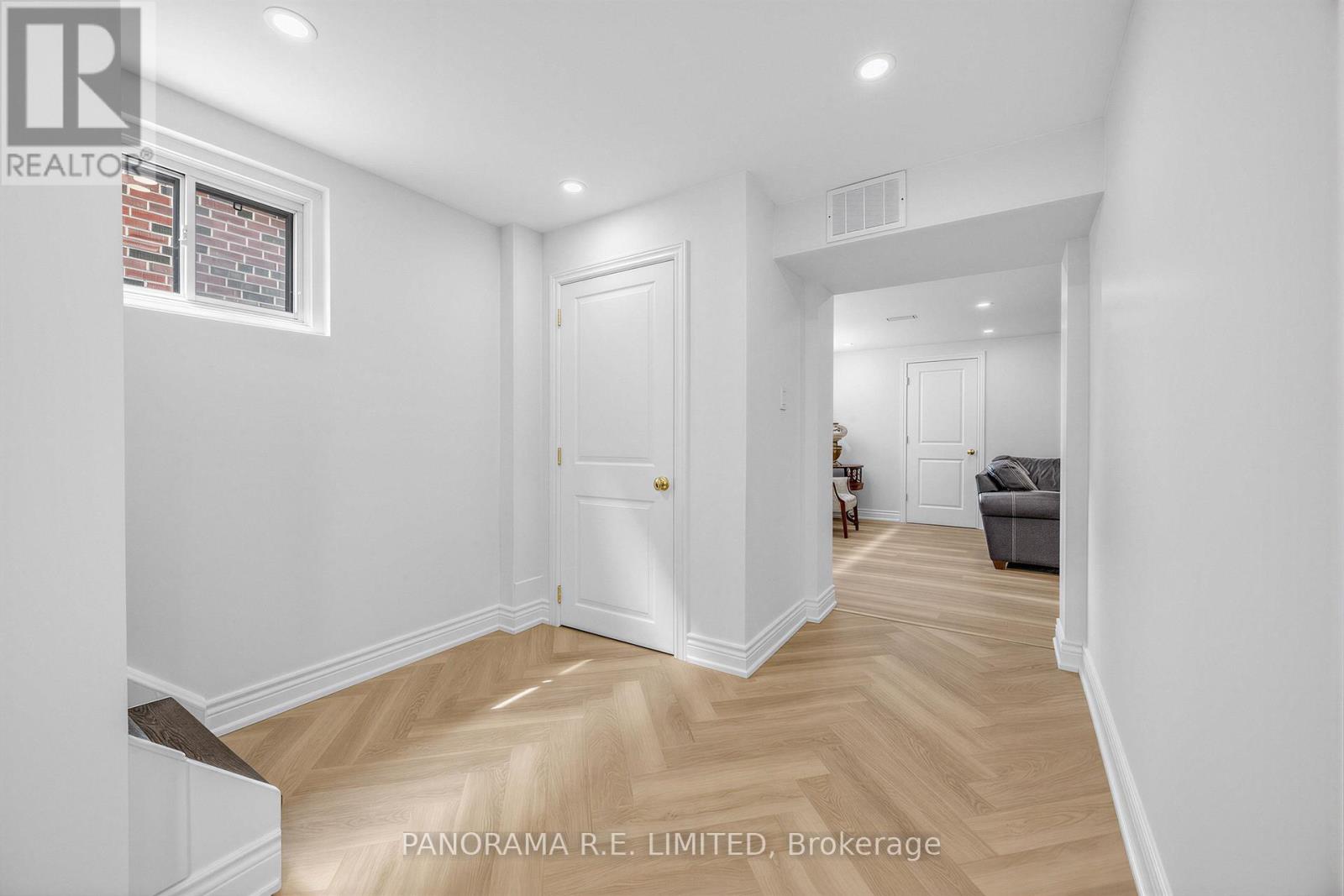 60 Norgrove Crescent, Toronto, Ontario  M9P 3C6 - Photo 24 - W13449512