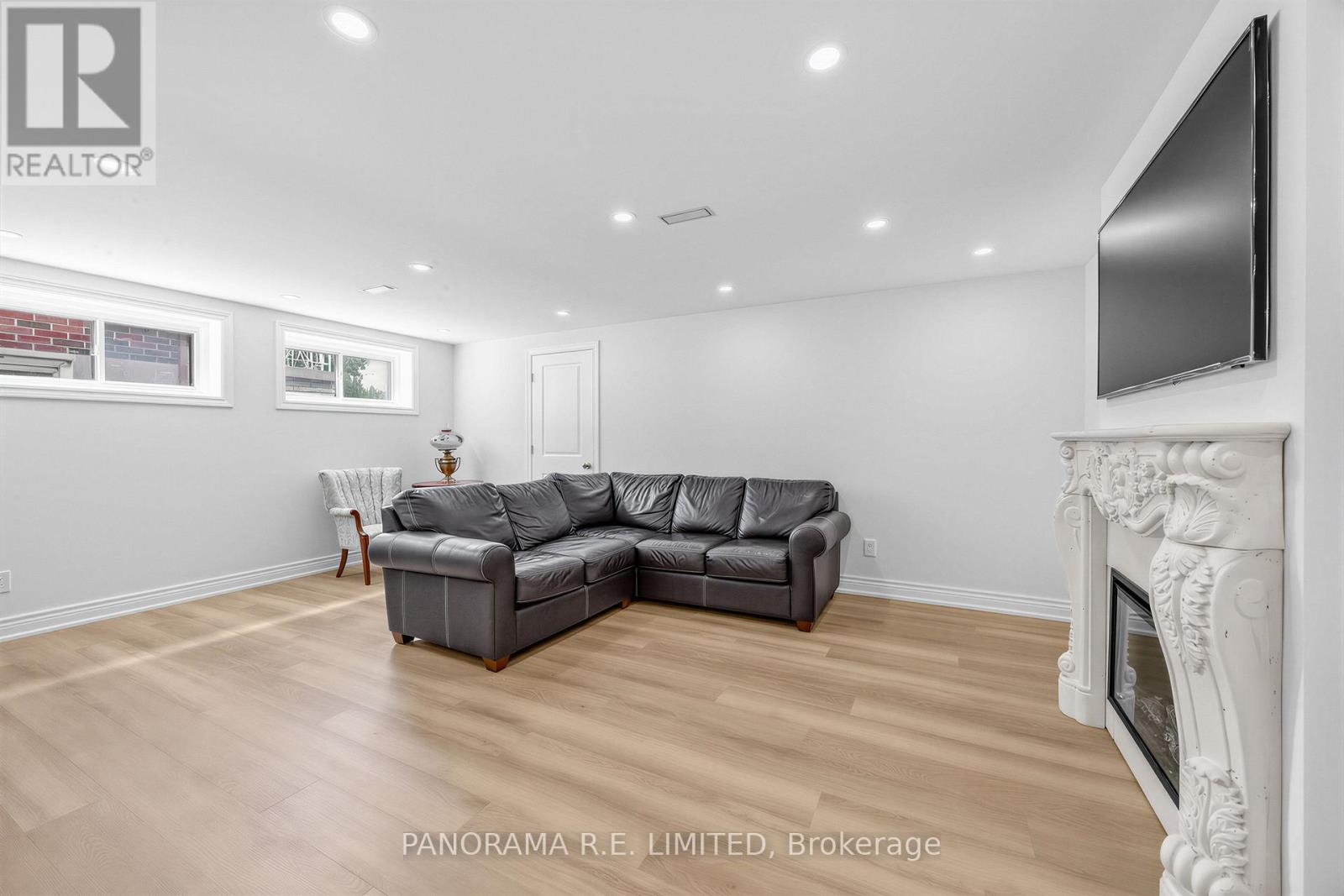 60 Norgrove Crescent, Toronto, Ontario  M9P 3C6 - Photo 27 - W13449512