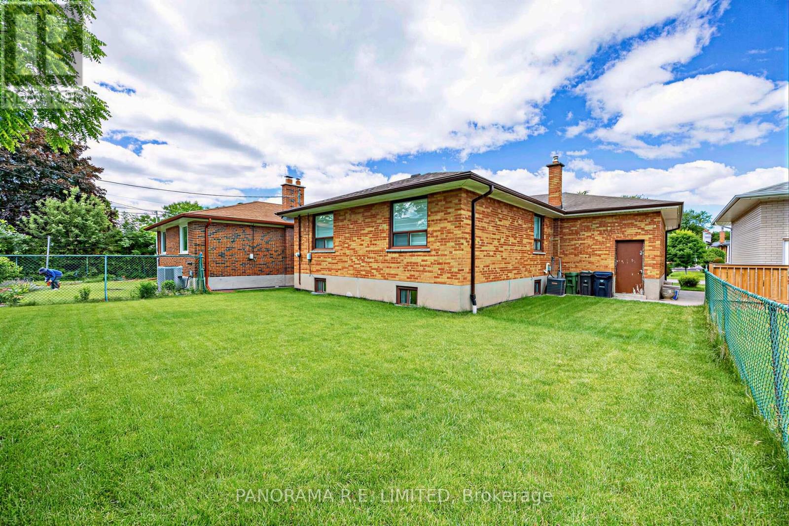60 Norgrove Crescent, Toronto, Ontario  M9P 3C6 - Photo 36 - W13449512