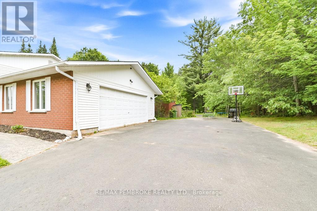 280 Carla Street, Petawawa, Ontario  K8H 3L8 - Photo 3 - X13449770