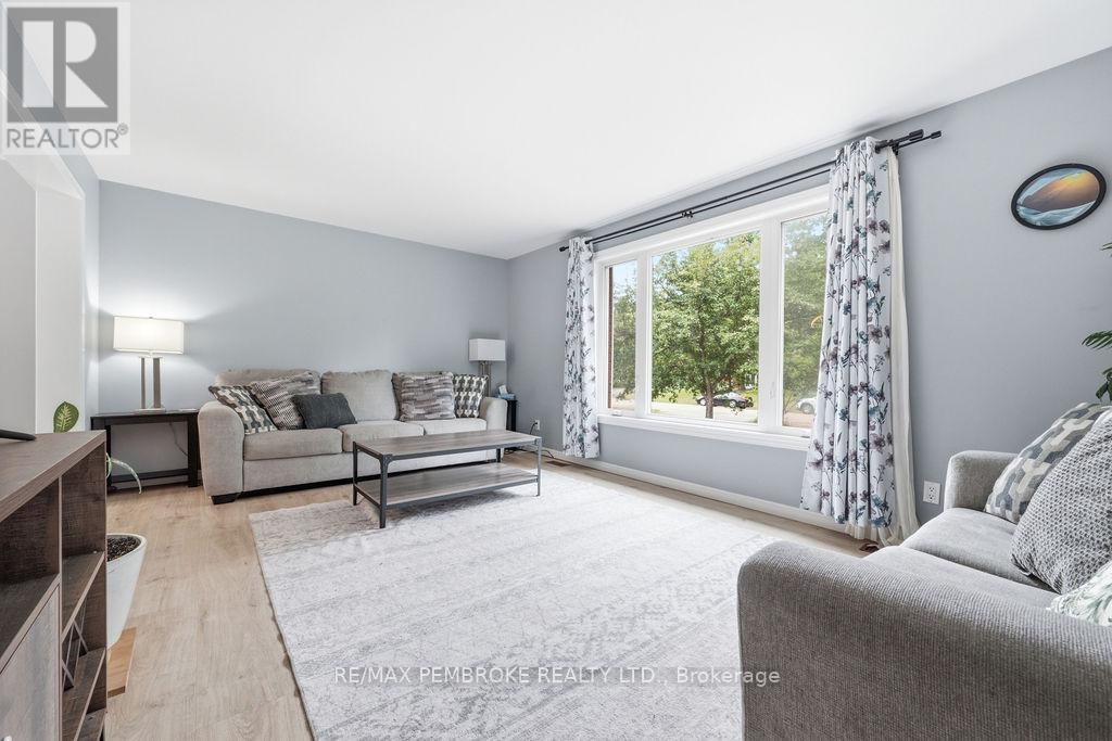 280 Carla Street, Petawawa, Ontario  K8H 3L8 - Photo 7 - X13449770