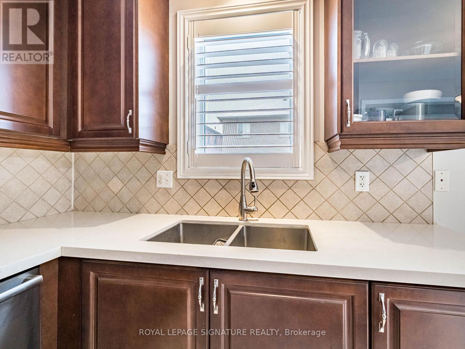27 Permafrost Drive, Brampton, Ontario L6R 3M4 - Photo 13 - W12976700