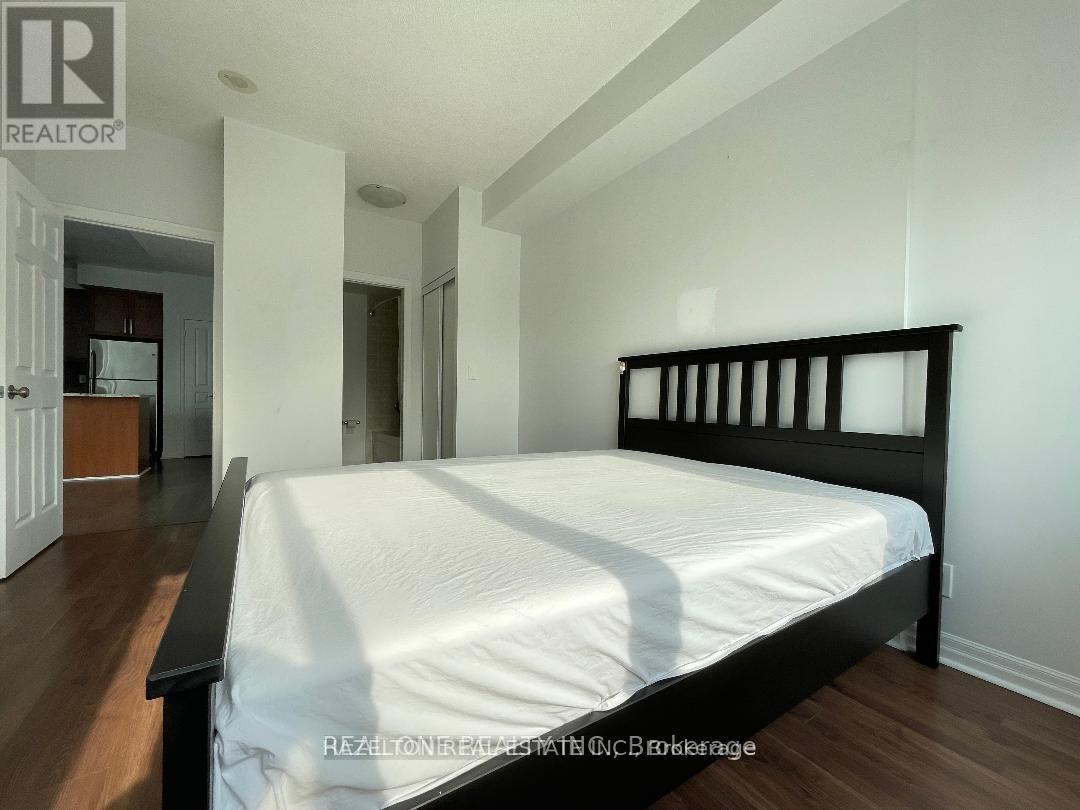 1709 - 220 Burnhamthorpe Road, Mississauga, Ontario  L5B 4N4 - Photo 3 - W13223962