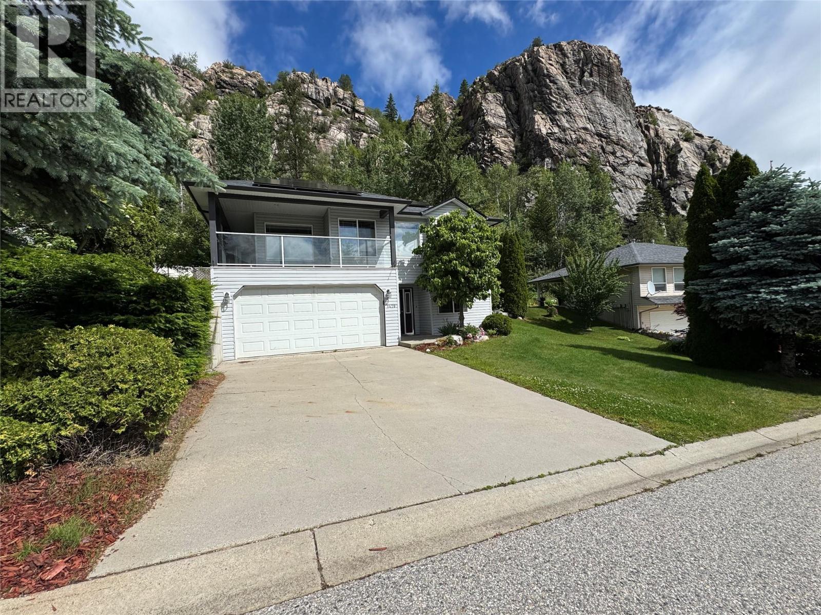1479 37th Street, Castlegar, British Columbia