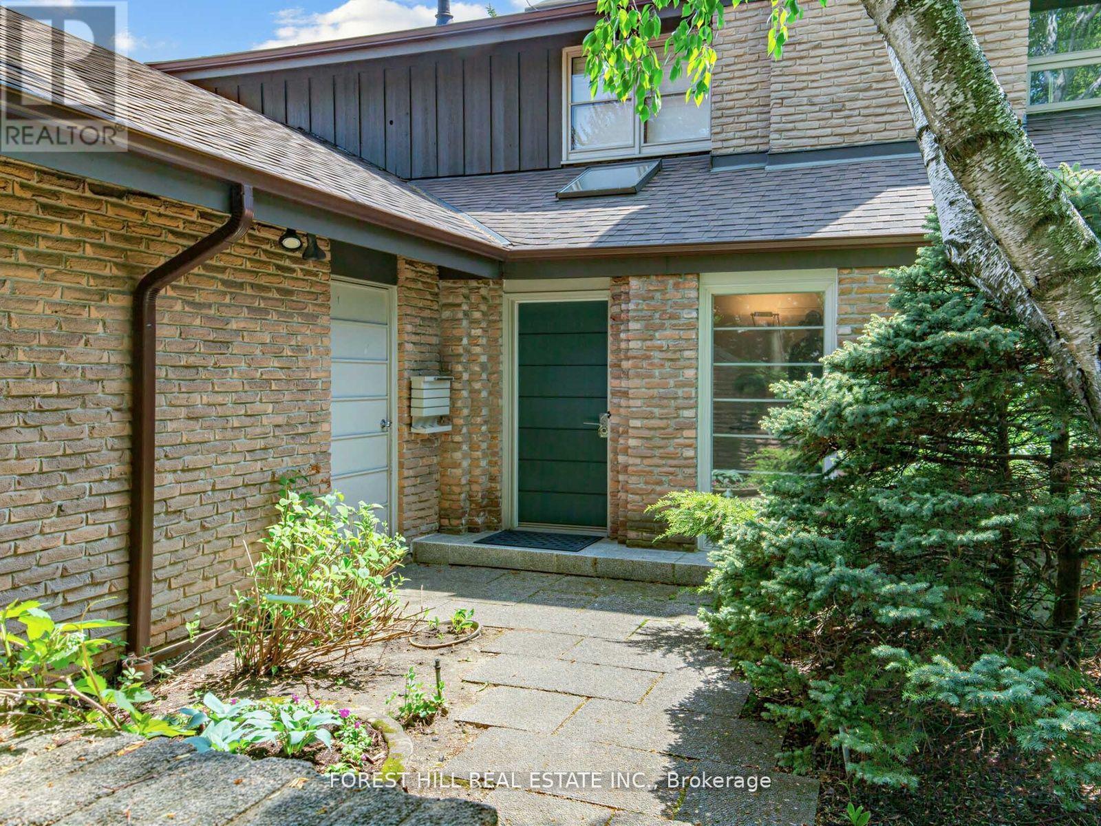 43 Beaverhall Drive, Toronto, Ontario  M2L 2C8 - Photo 2 - C13449636