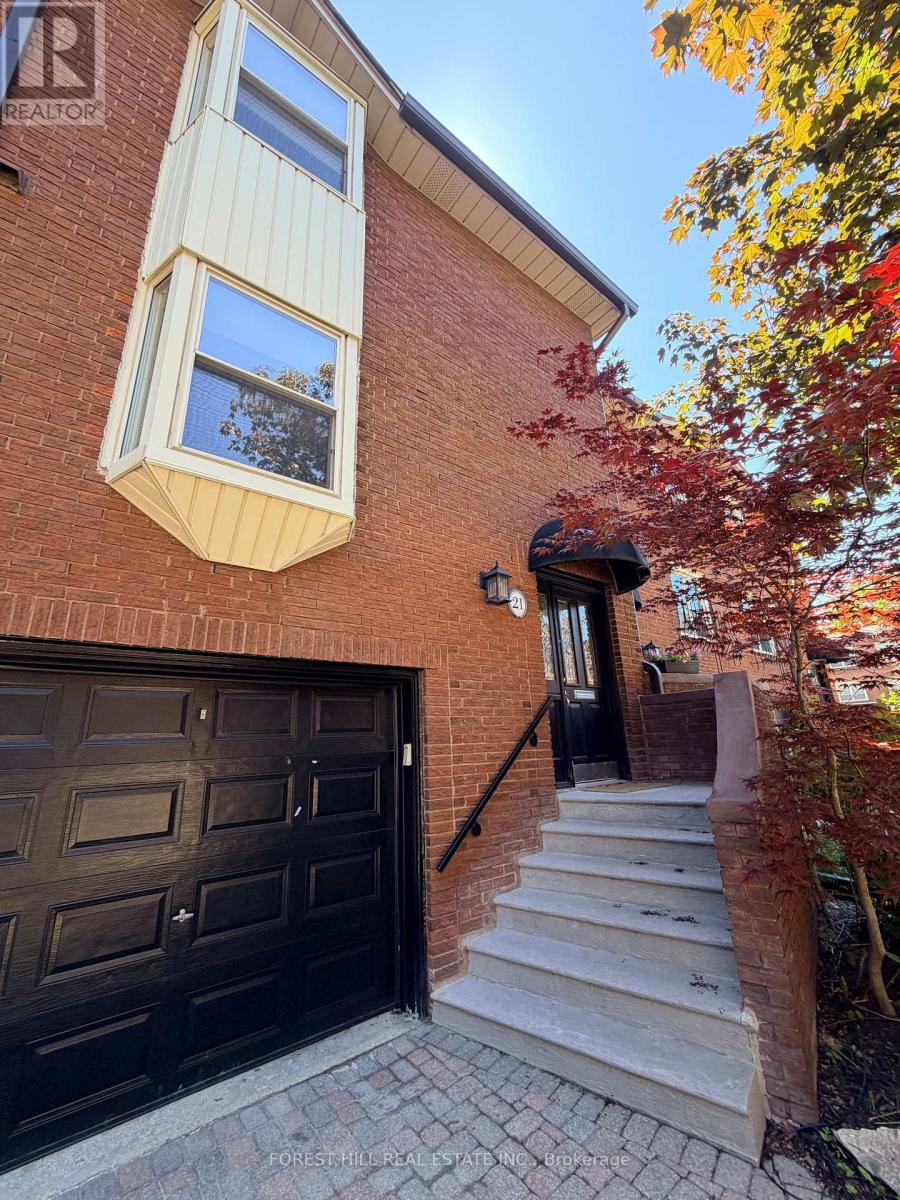 21 Red Maple Court, Toronto, Ontario  M2K 2T4 - Photo 2 - C13449716