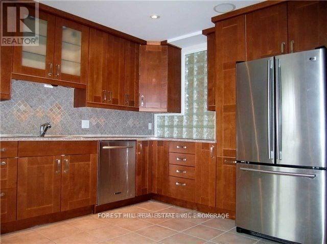 21 Red Maple Court, Toronto, Ontario  M2K 2T4 - Photo 3 - C13449716