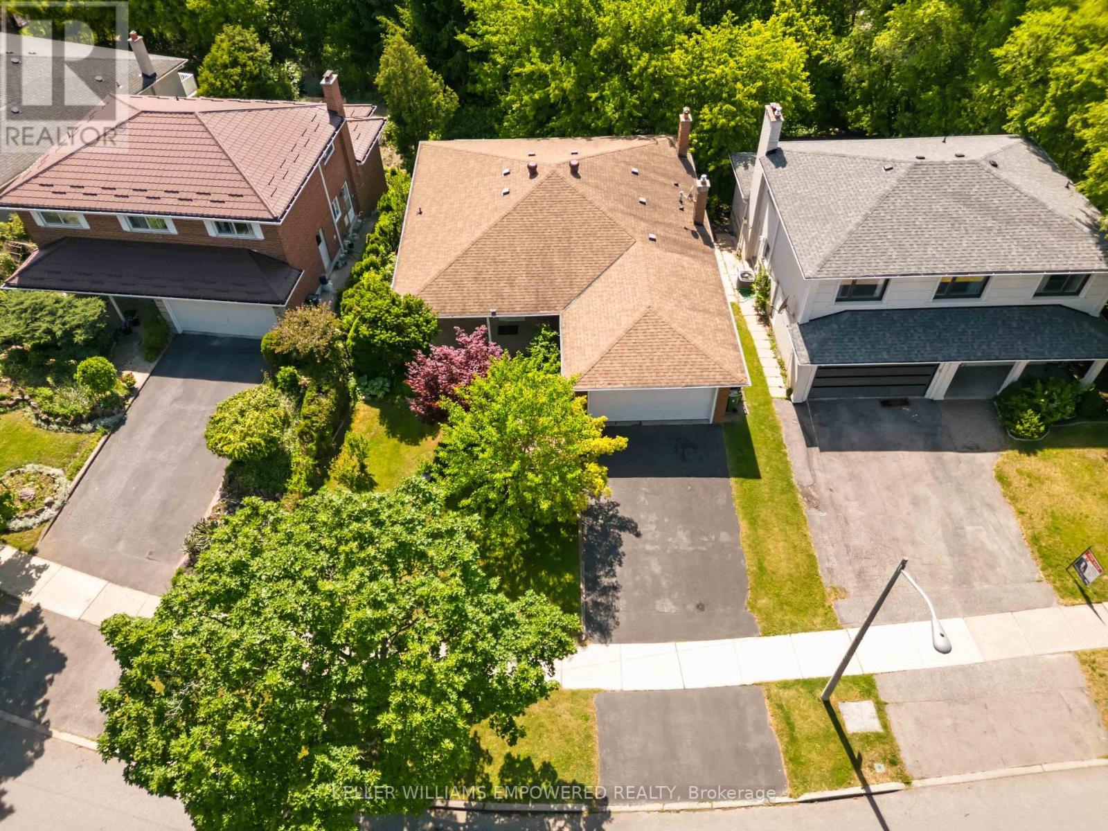 42 Pineway Boulevard, Toronto, Ontario  M2H 1A1 - Photo 4 - C13449950