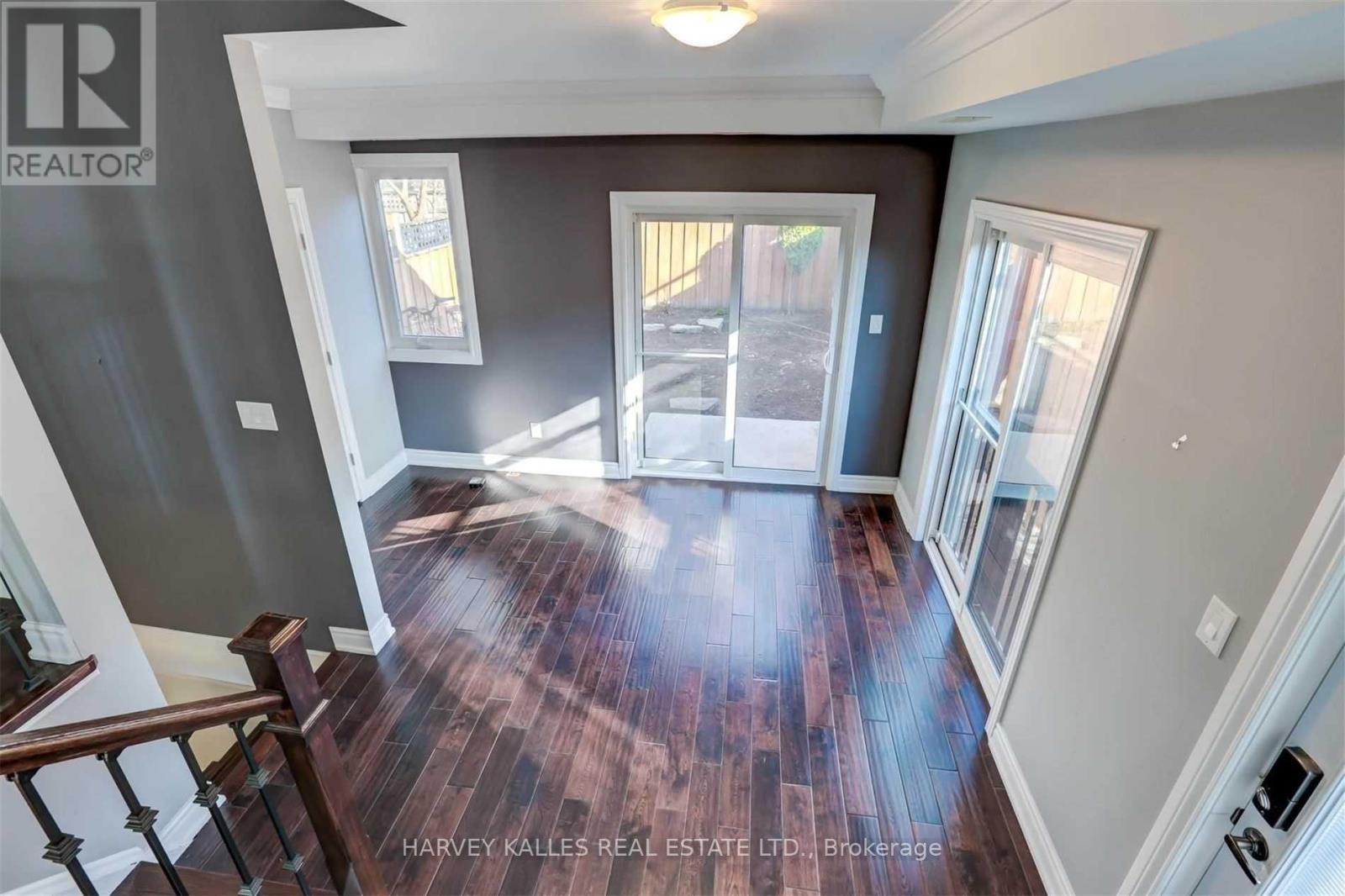 58 Sandford Avenue, Toronto, Ontario  M4L 2E7 - Photo 12 - E13449590