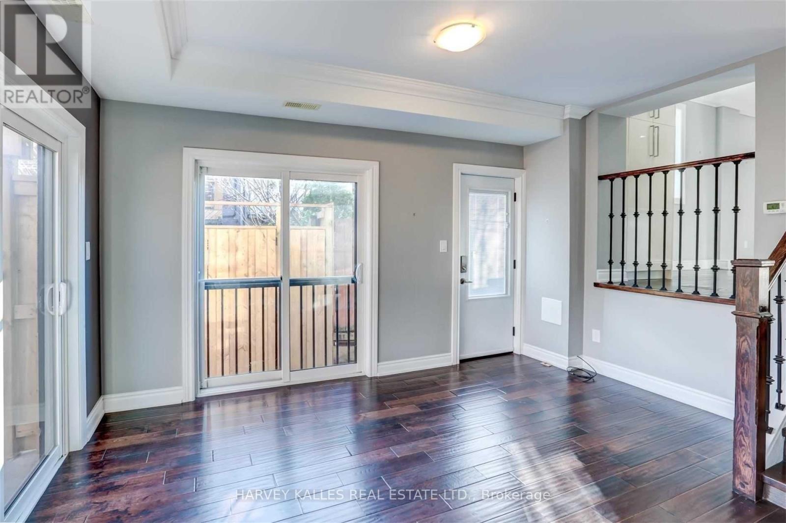 58 Sandford Avenue, Toronto, Ontario  M4L 2E7 - Photo 13 - E13449590