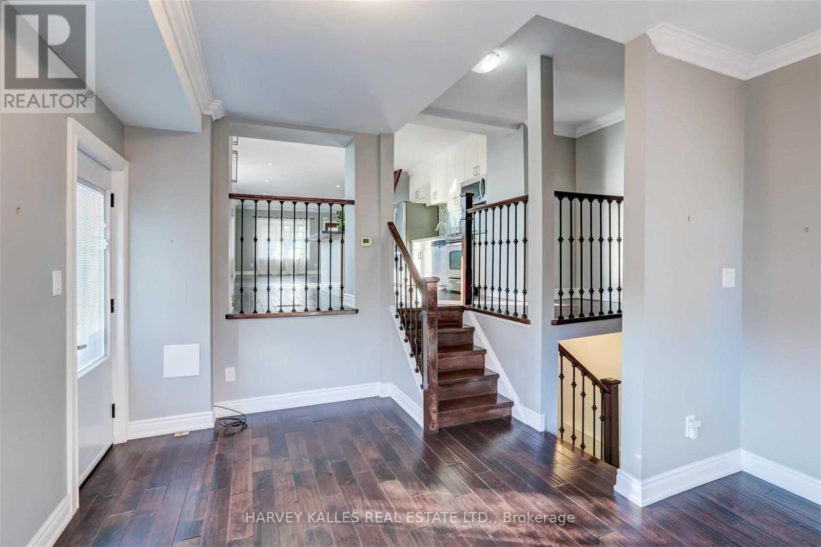 58 Sandford Avenue, Toronto, Ontario  M4L 2E7 - Photo 14 - E13449590