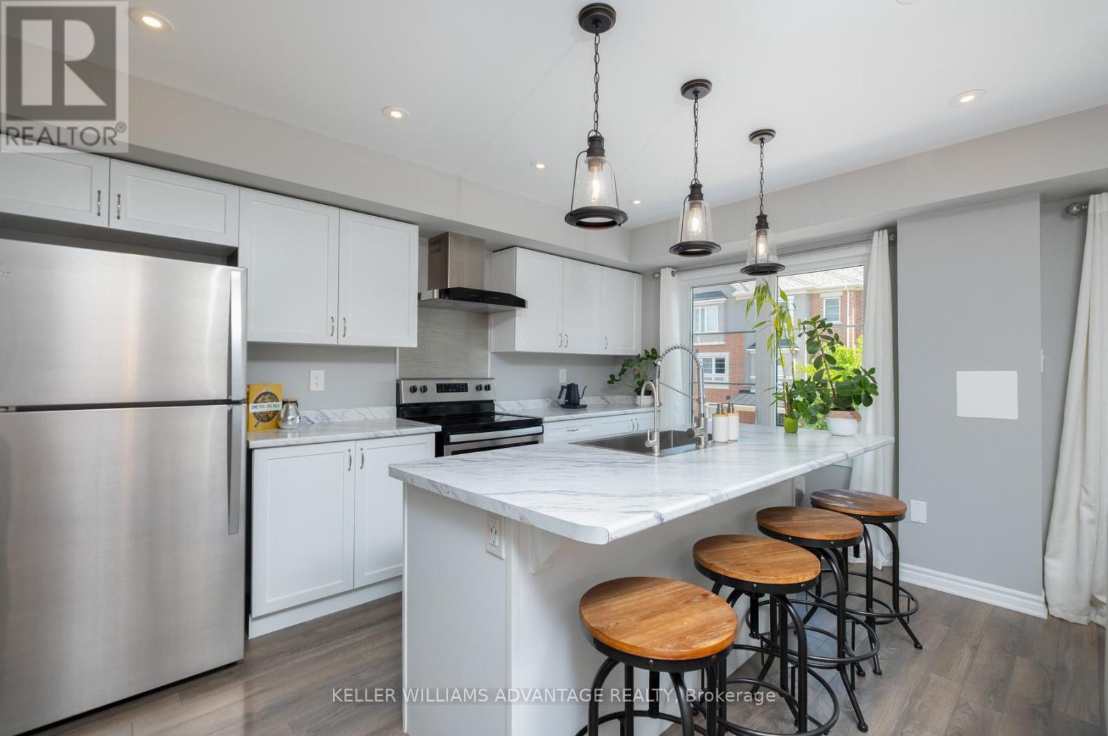98 Howe Avenue, Toronto, Ontario  M1L 0J4 - Photo 7 - E13449692