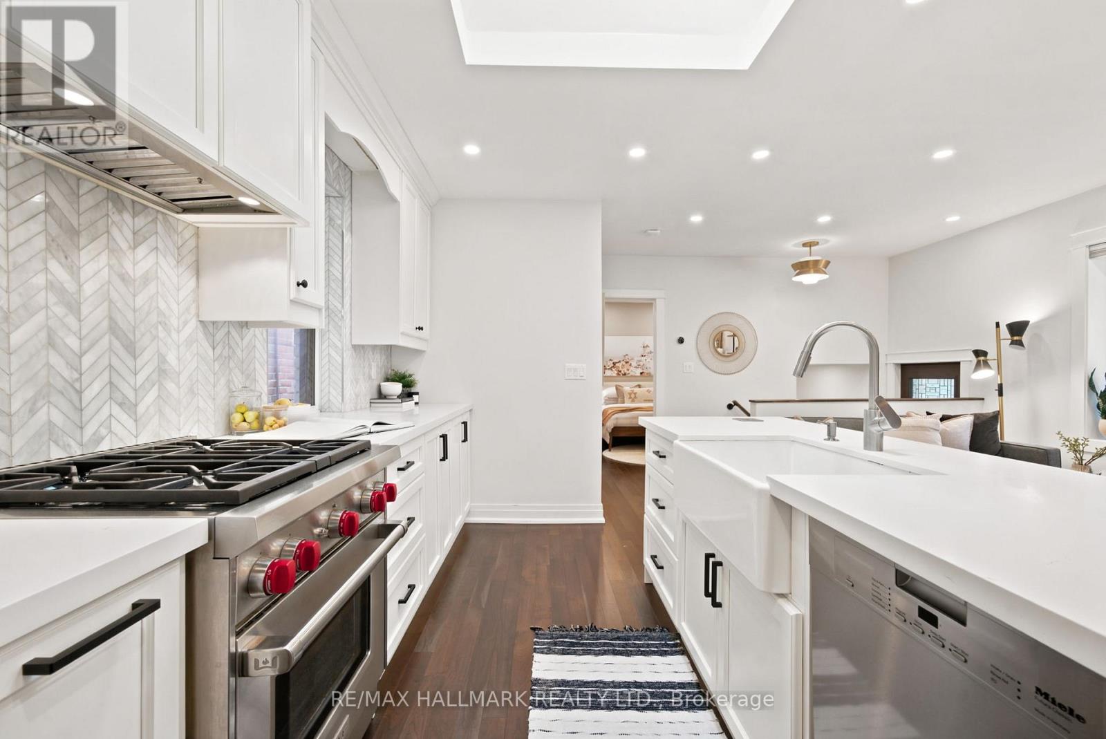 69 Gatwick Avenue, Toronto, Ontario  M4C 1W4 - Photo 14 - E13449840