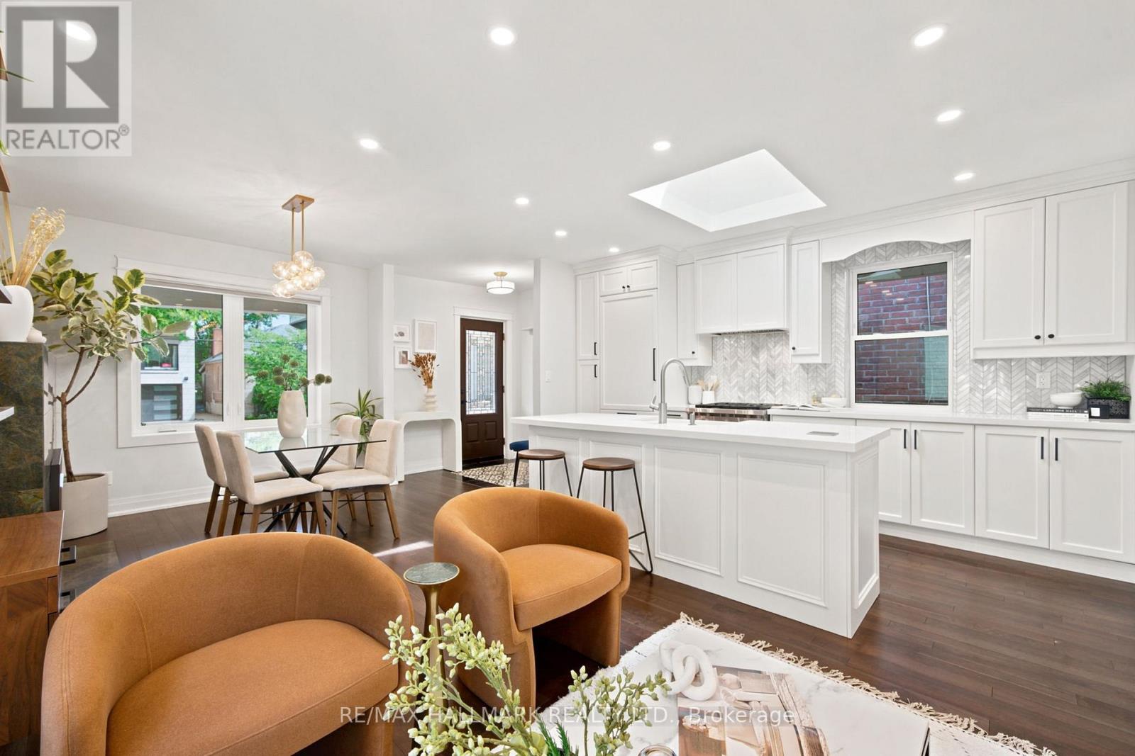 69 Gatwick Avenue, Toronto, Ontario  M4C 1W4 - Photo 17 - E13449840