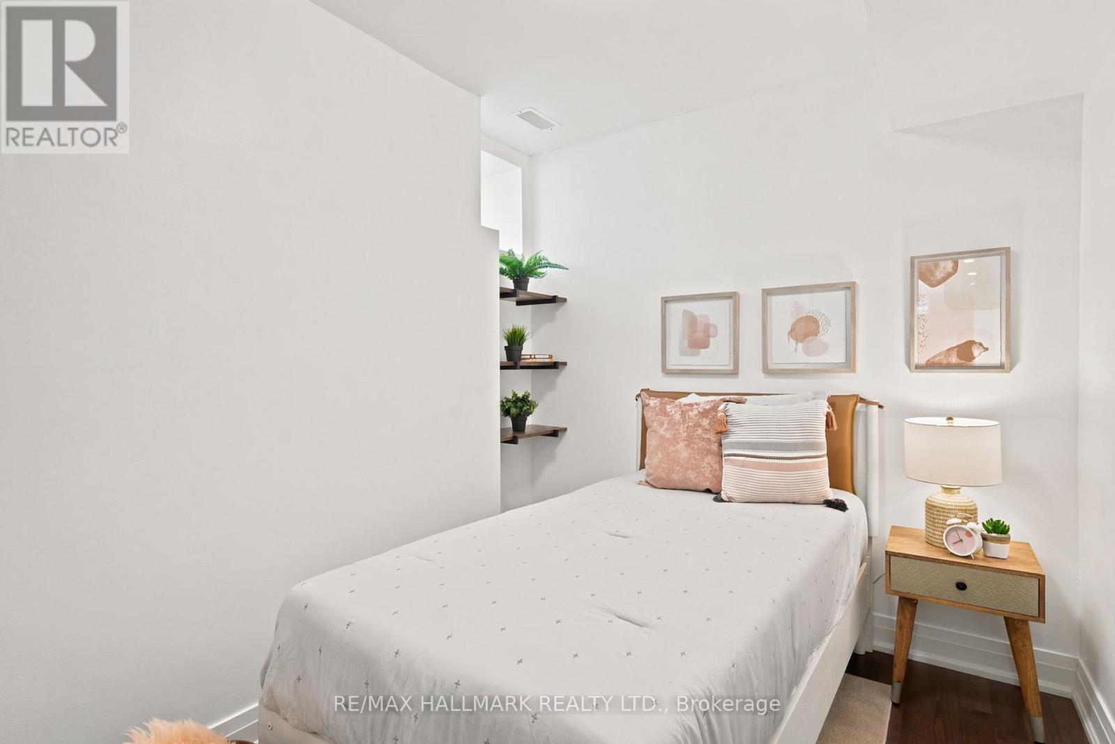 69 Gatwick Avenue, Toronto, Ontario  M4C 1W4 - Photo 26 - E13449840