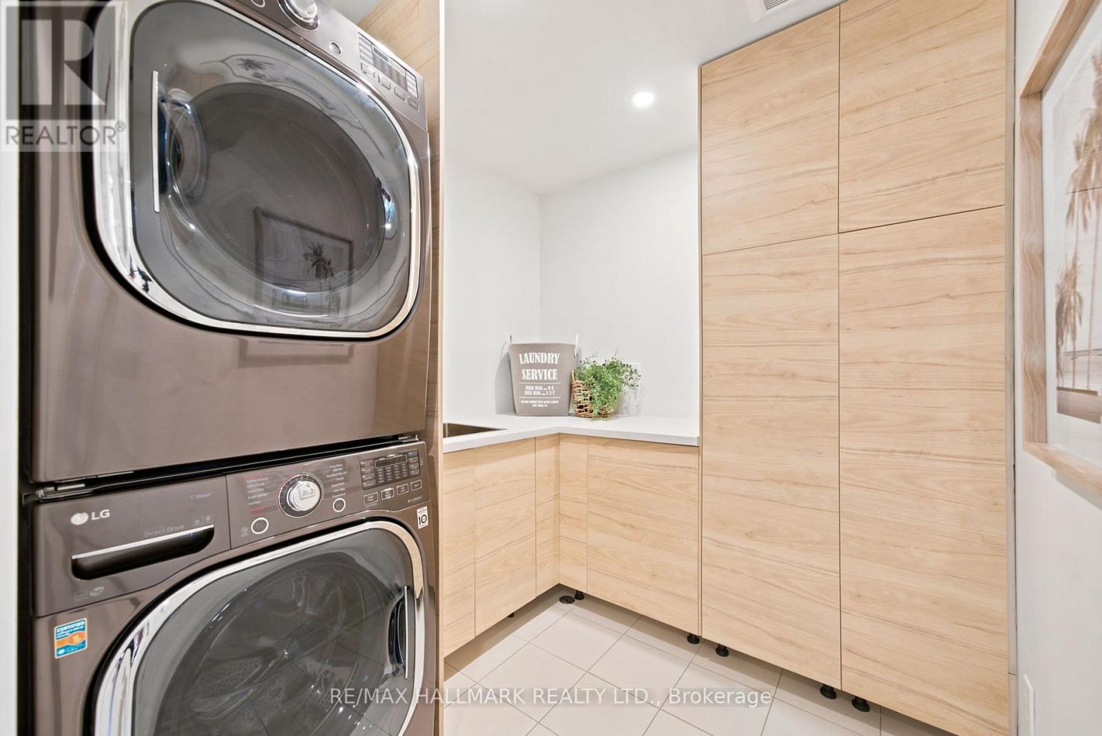 69 Gatwick Avenue, Toronto, Ontario  M4C 1W4 - Photo 33 - E13449840