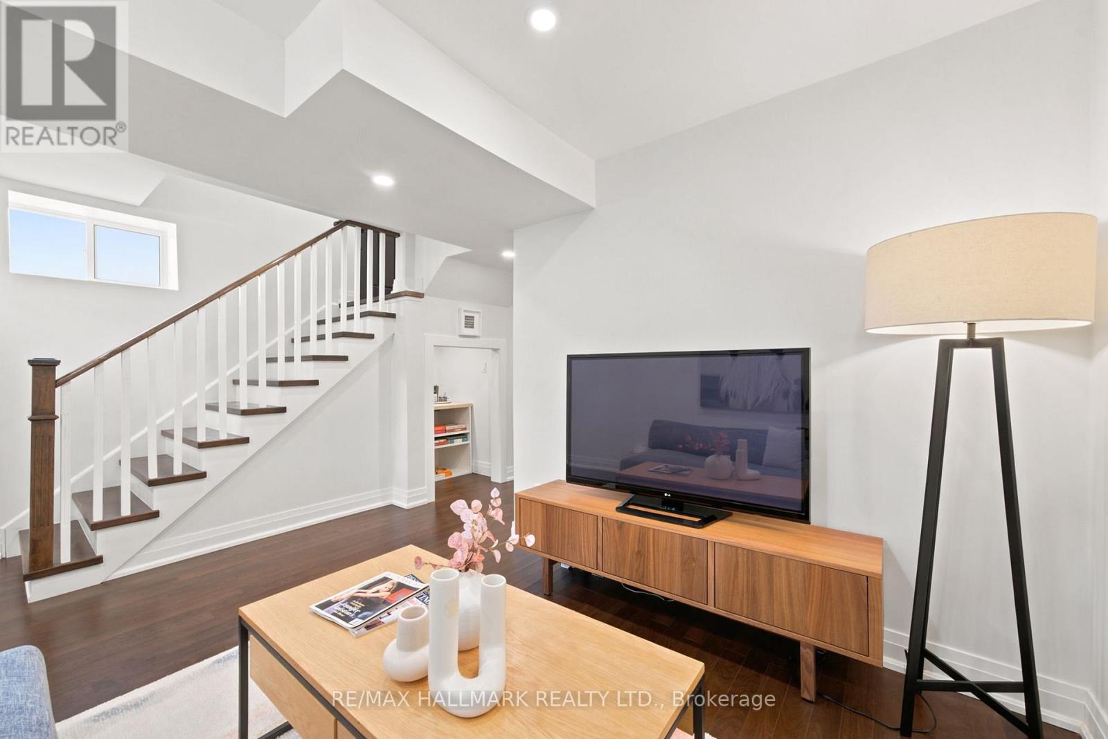 69 Gatwick Avenue, Toronto, Ontario  M4C 1W4 - Photo 36 - E13449840