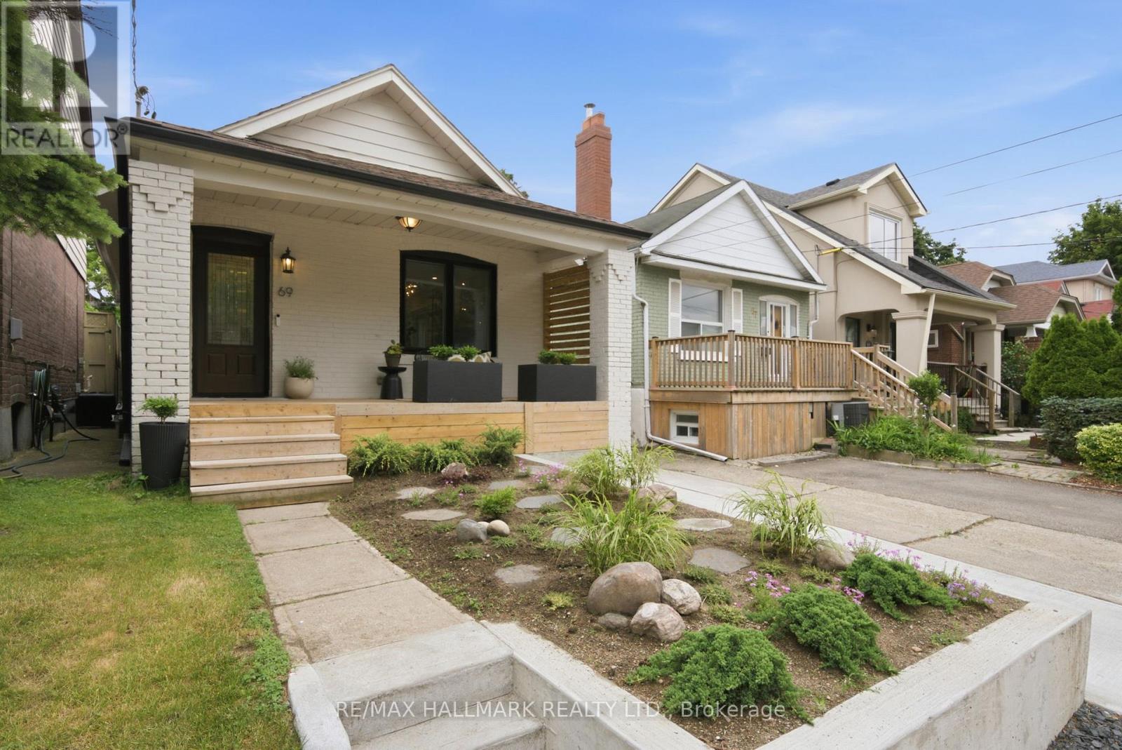 69 Gatwick Avenue, Toronto, Ontario  M4C 1W4 - Photo 4 - E13449840