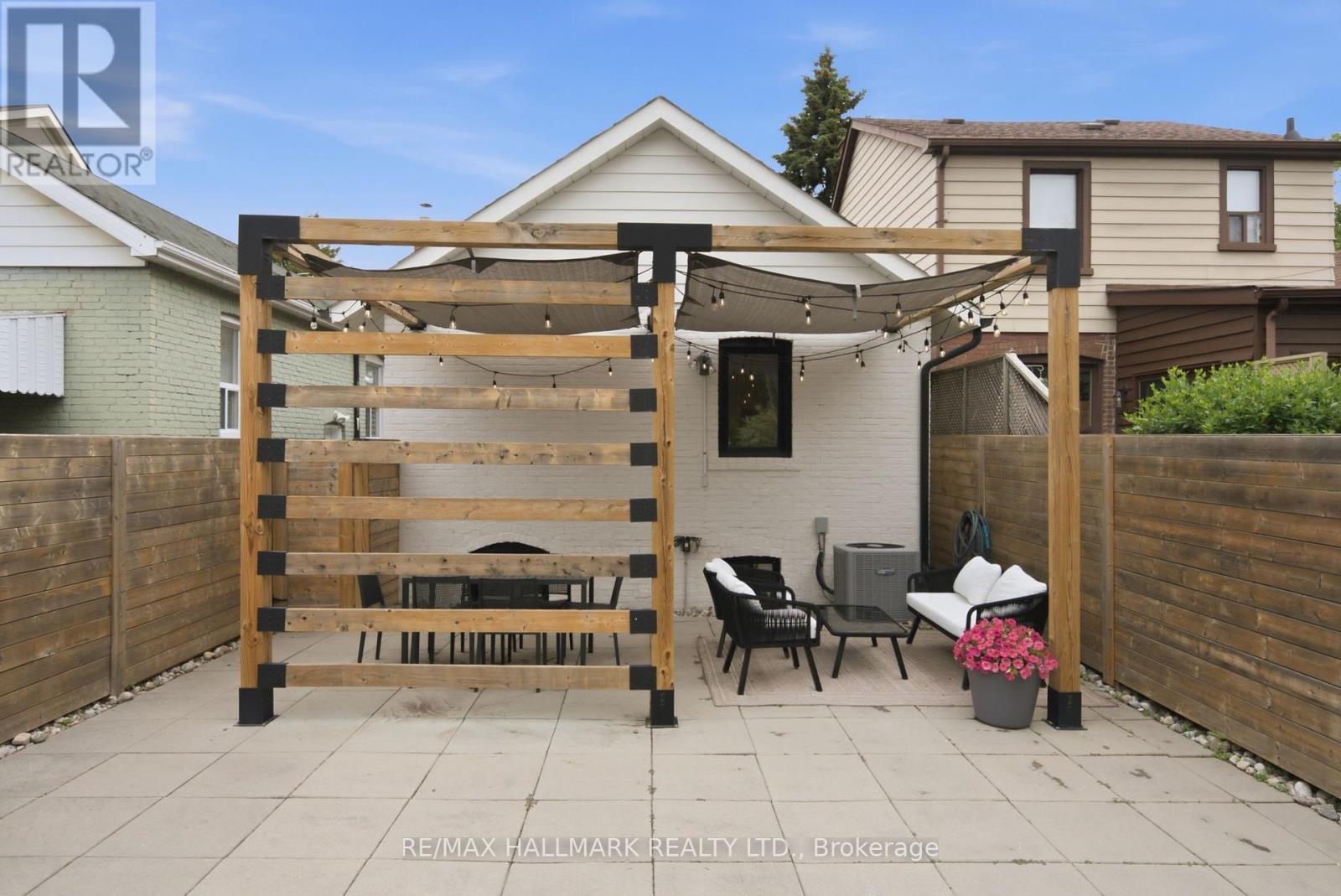 69 Gatwick Avenue, Toronto, Ontario  M4C 1W4 - Photo 44 - E13449840