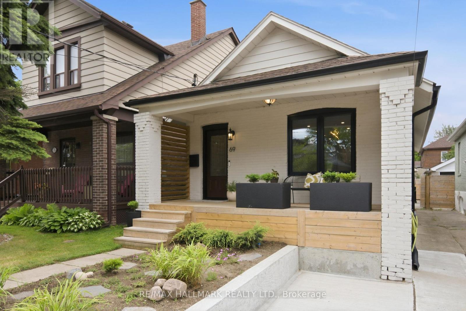 69 Gatwick Avenue, Toronto, Ontario  M4C 1W4 - Photo 5 - E13449840