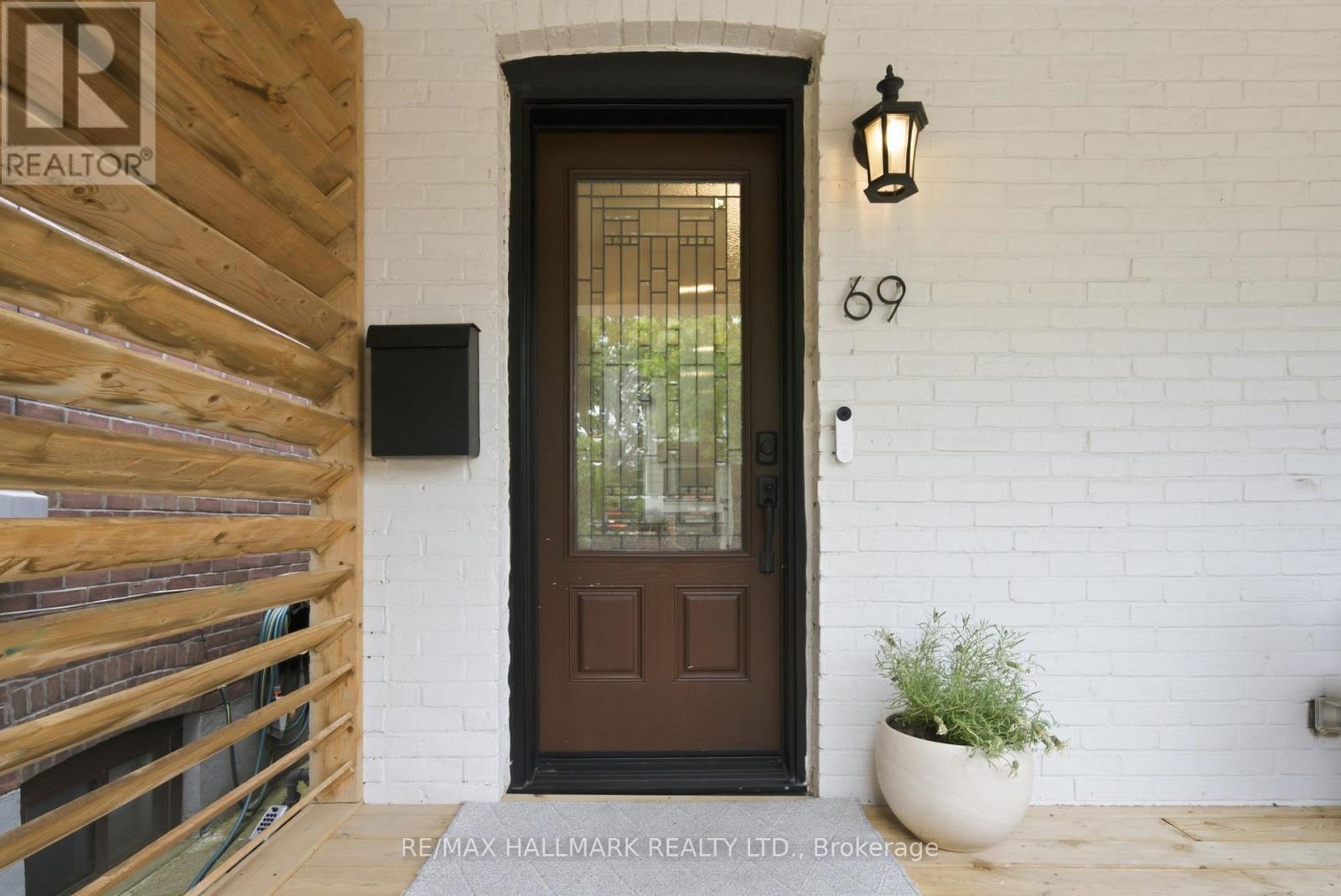69 Gatwick Avenue, Toronto, Ontario  M4C 1W4 - Photo 6 - E13449840