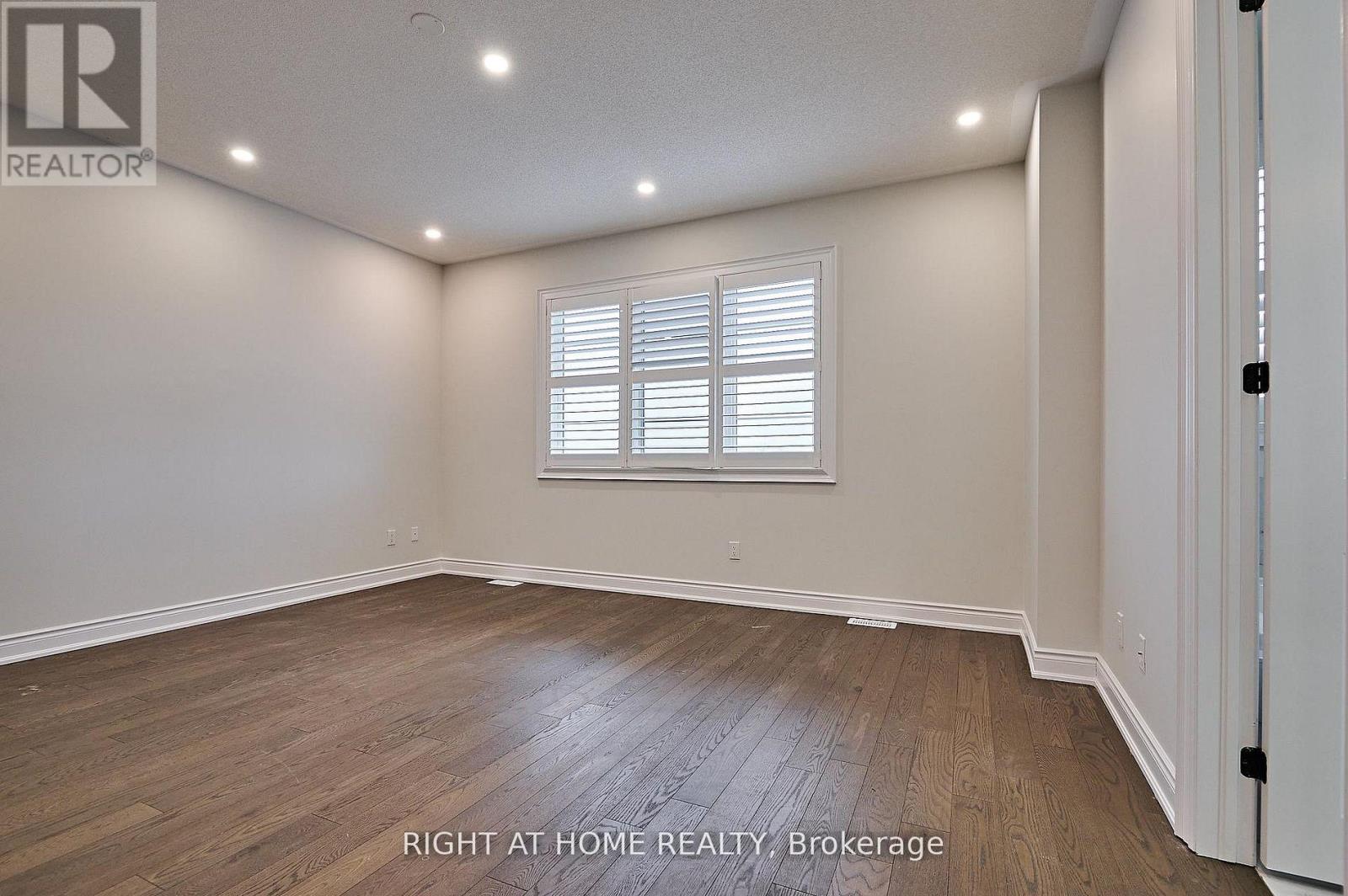 292 Windfield Farm Drive, Oshawa, Ontario  L1L 0M3 - Photo 4 - E13449842