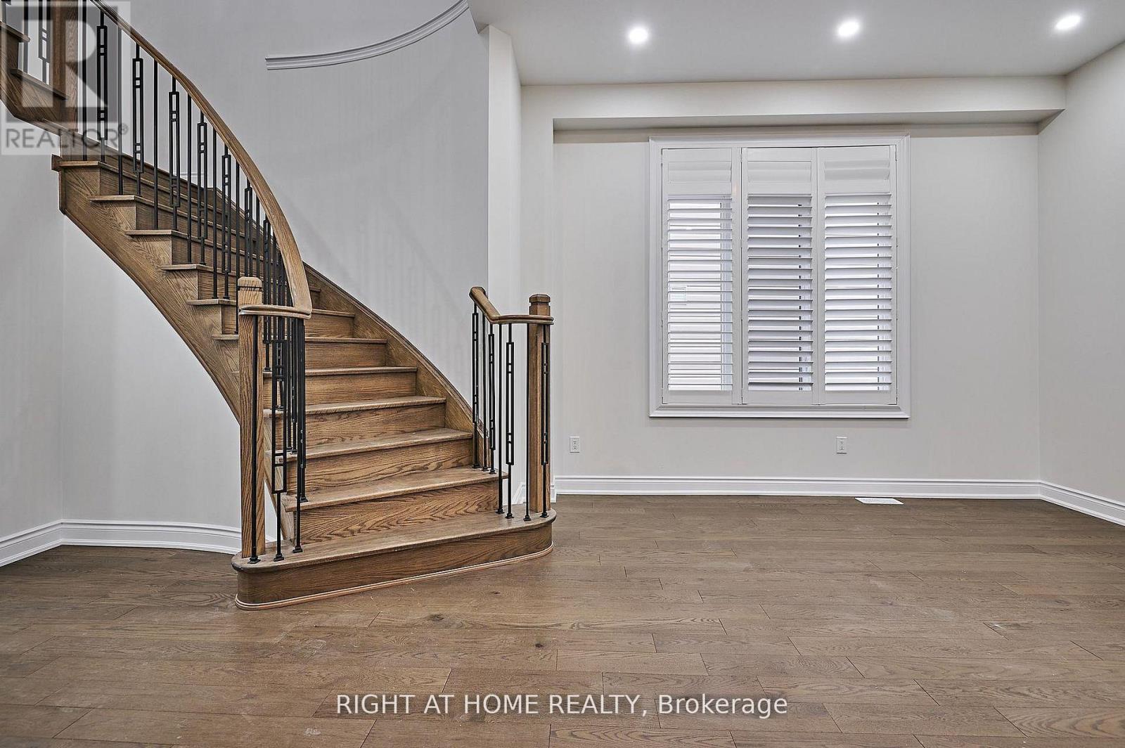 292 Windfield Farm Drive, Oshawa, Ontario  L1L 0M3 - Photo 8 - E13449842